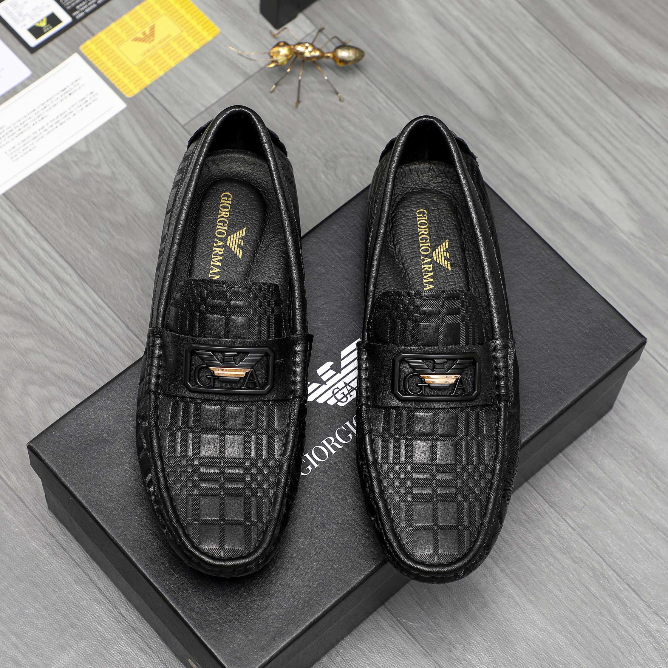 Pzzdqd 商品商标：Armani「 阿玛尼 」套脚鞋正码码数:   38-44商品材料：精选压纹牛皮鞋面 猪皮内里 橡胶大底