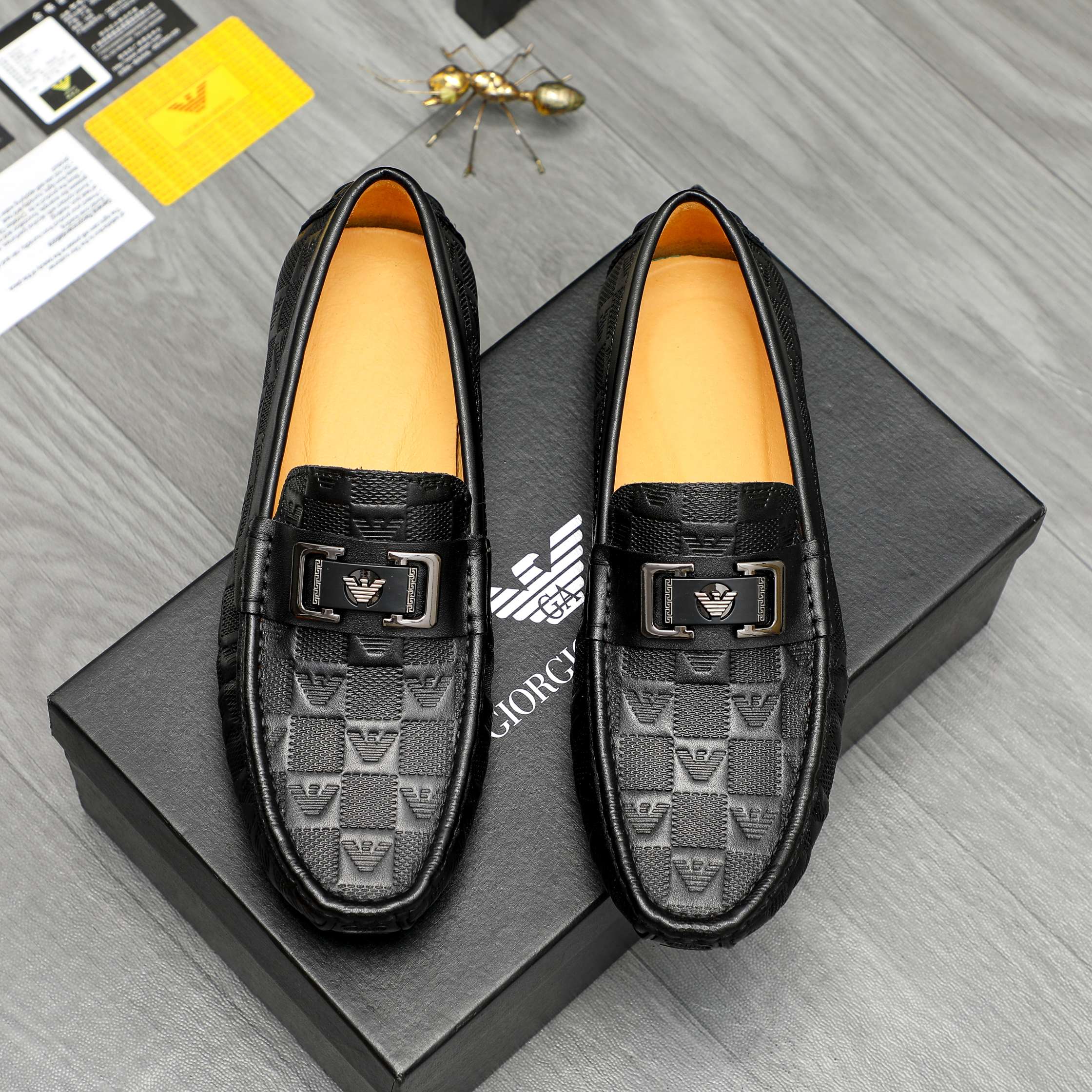 P170 Marca del producto: Armani Zapatos casual sin cordones Talla: 38-45 Material del producto: Piel