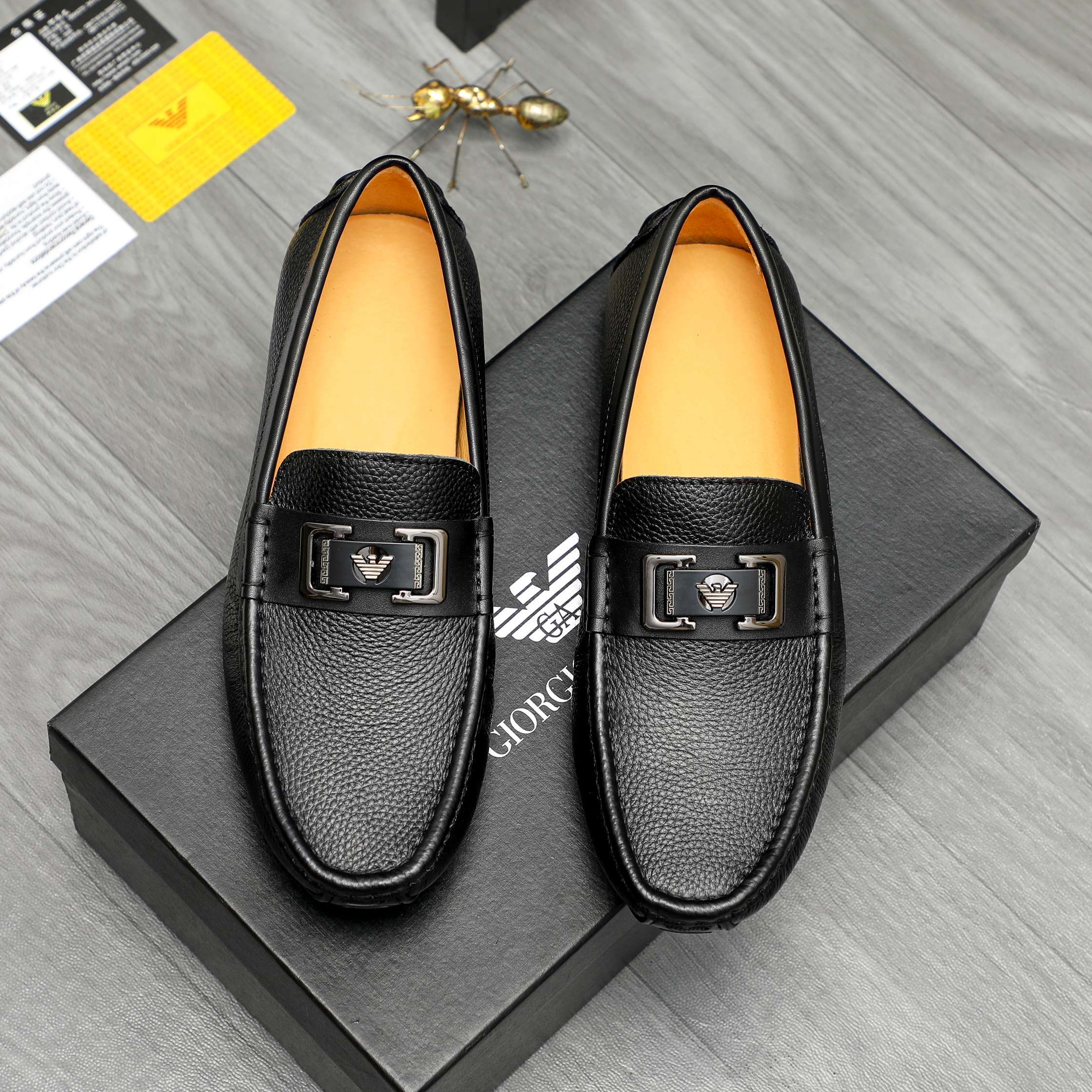 P170 Marca del producto: Armani Zapatos casual sin cordones Talla: 38-45 Material del producto: Piel