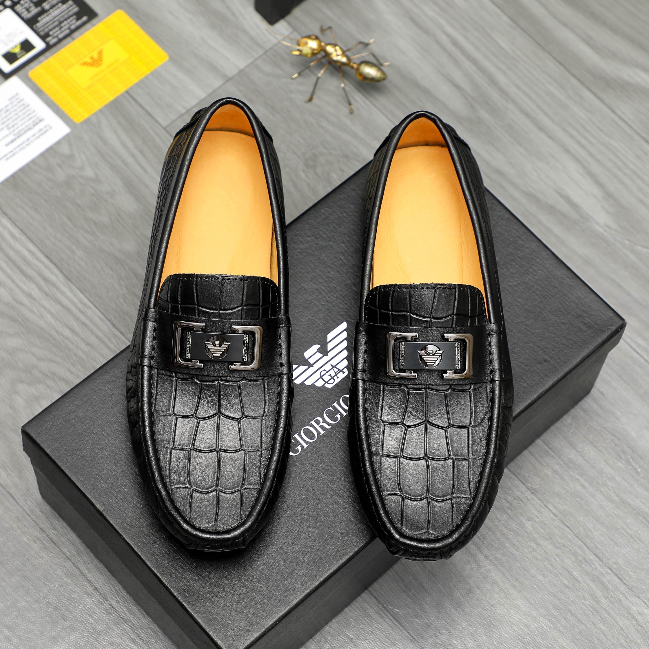 P170 Marca del producto: Armani Zapatos casual sin cordones Talla: 38-45 Material del producto: Piel