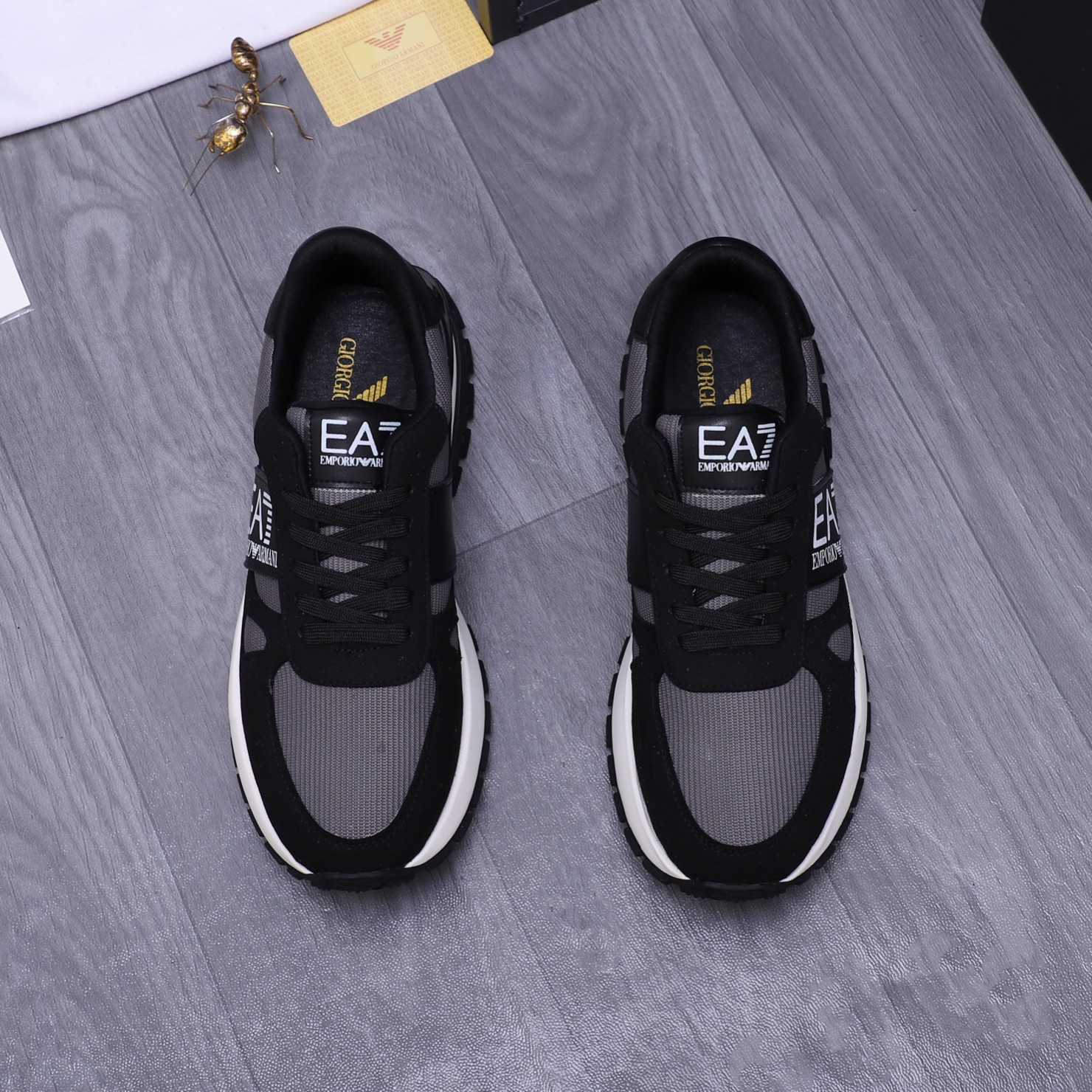 P200 Marca del producto: Armani Zapatos casuales Talla: 38-44 Producto básico Material: Piel de ante