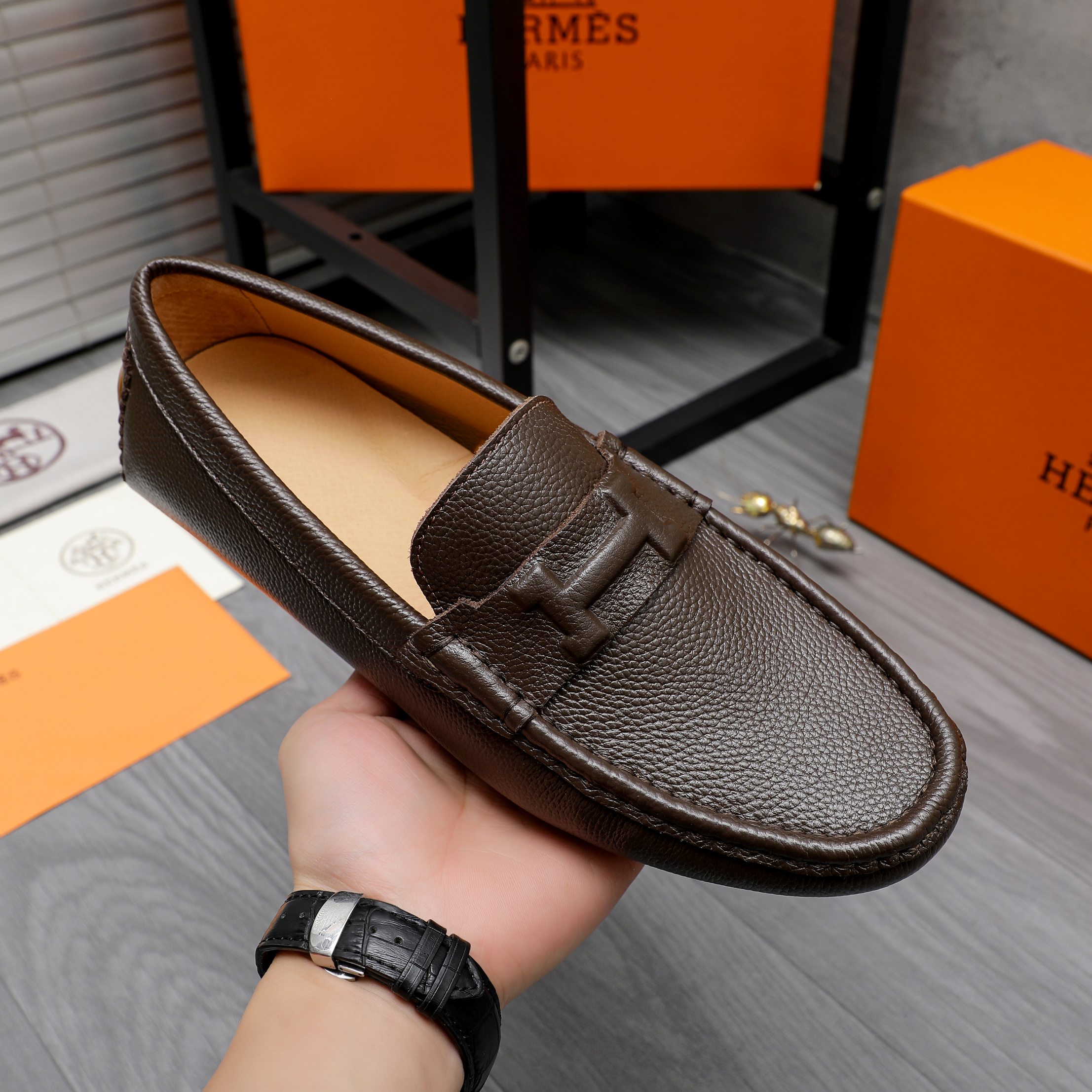 Hermès Leather Loafers: Stylish Comfort in Every Step (Sizes 38-44) 8 a1741853242914 8565