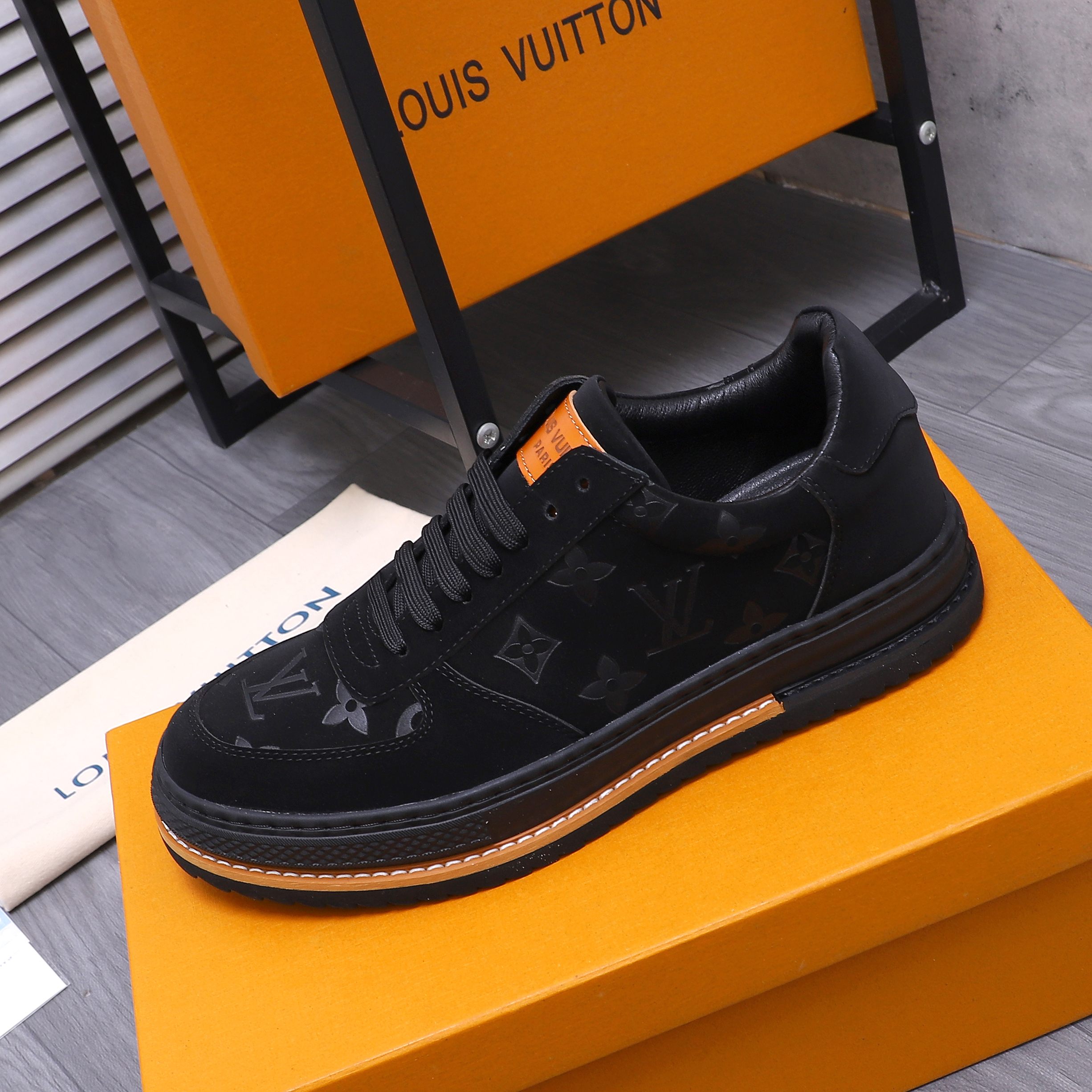 Louis Vuitton Men's Casual Sneakers in Leather and Denim - Sizes 38-44 6 a1741951646617 2768