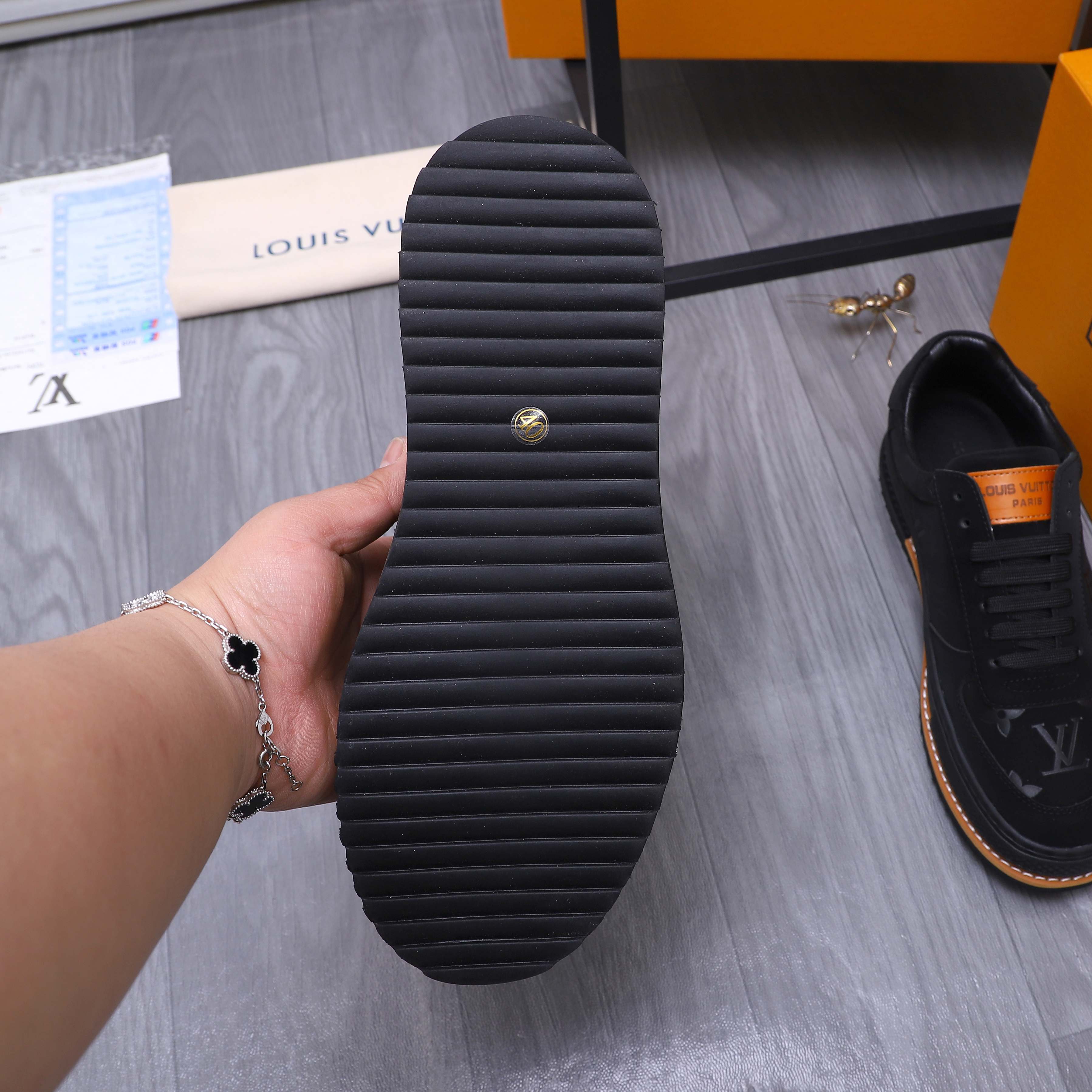 Louis Vuitton Men's Casual Sneakers in Leather and Denim - Sizes 38-44 8 a1741951649465 1874