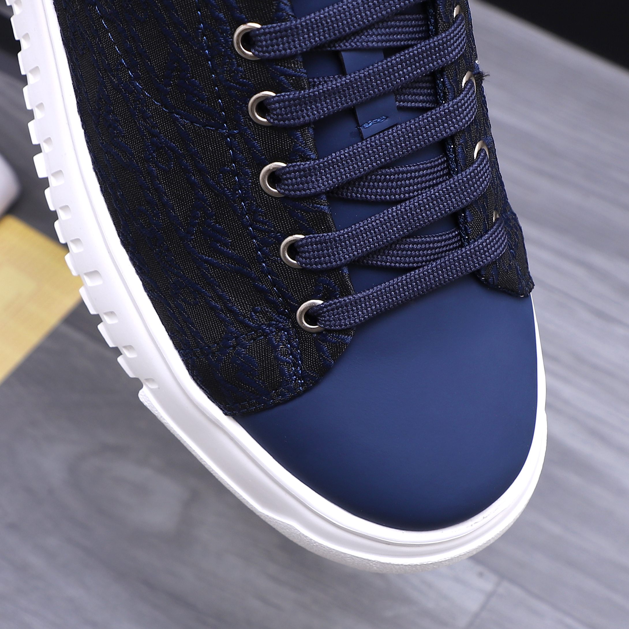 Emporio Armani Men's Leather Sneakers - Stylish & Breathable 9 a1742369045987 7401