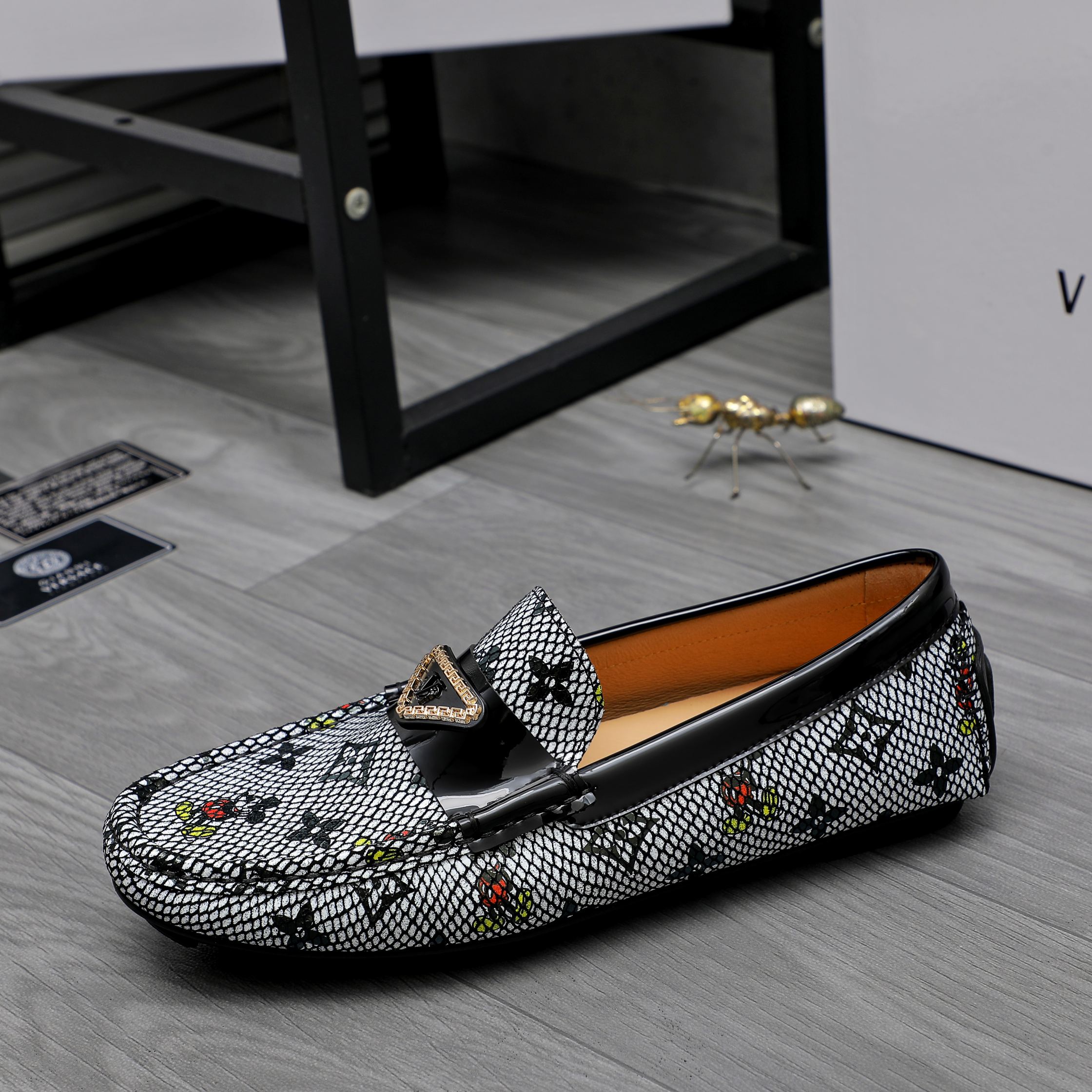 Versace Men's Casual Slip-On Loafers in Textured Leather 6 a1742455483913 7815