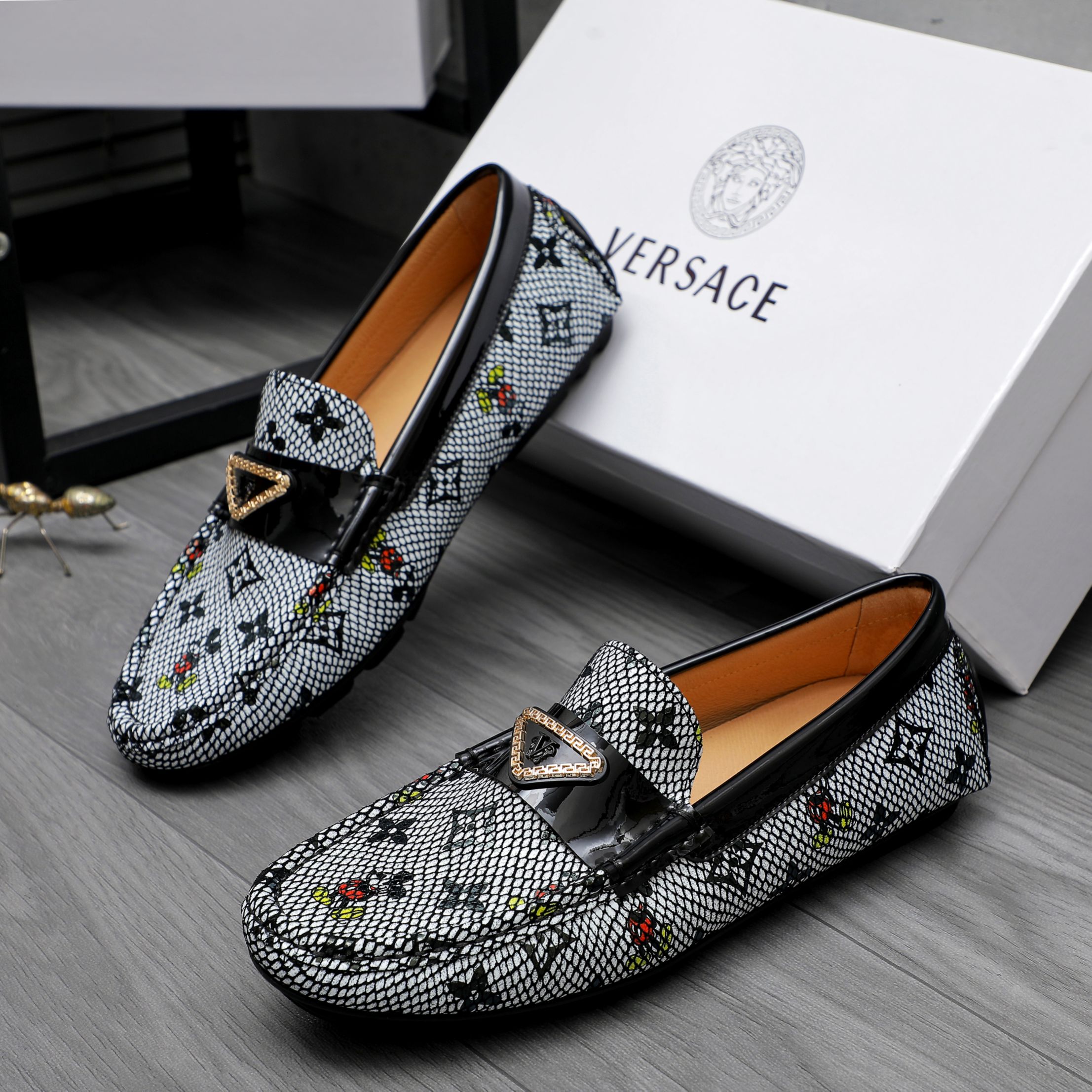 Versace Men's Casual Slip-On Loafers in Textured Leather 3 a1742455484064 4404