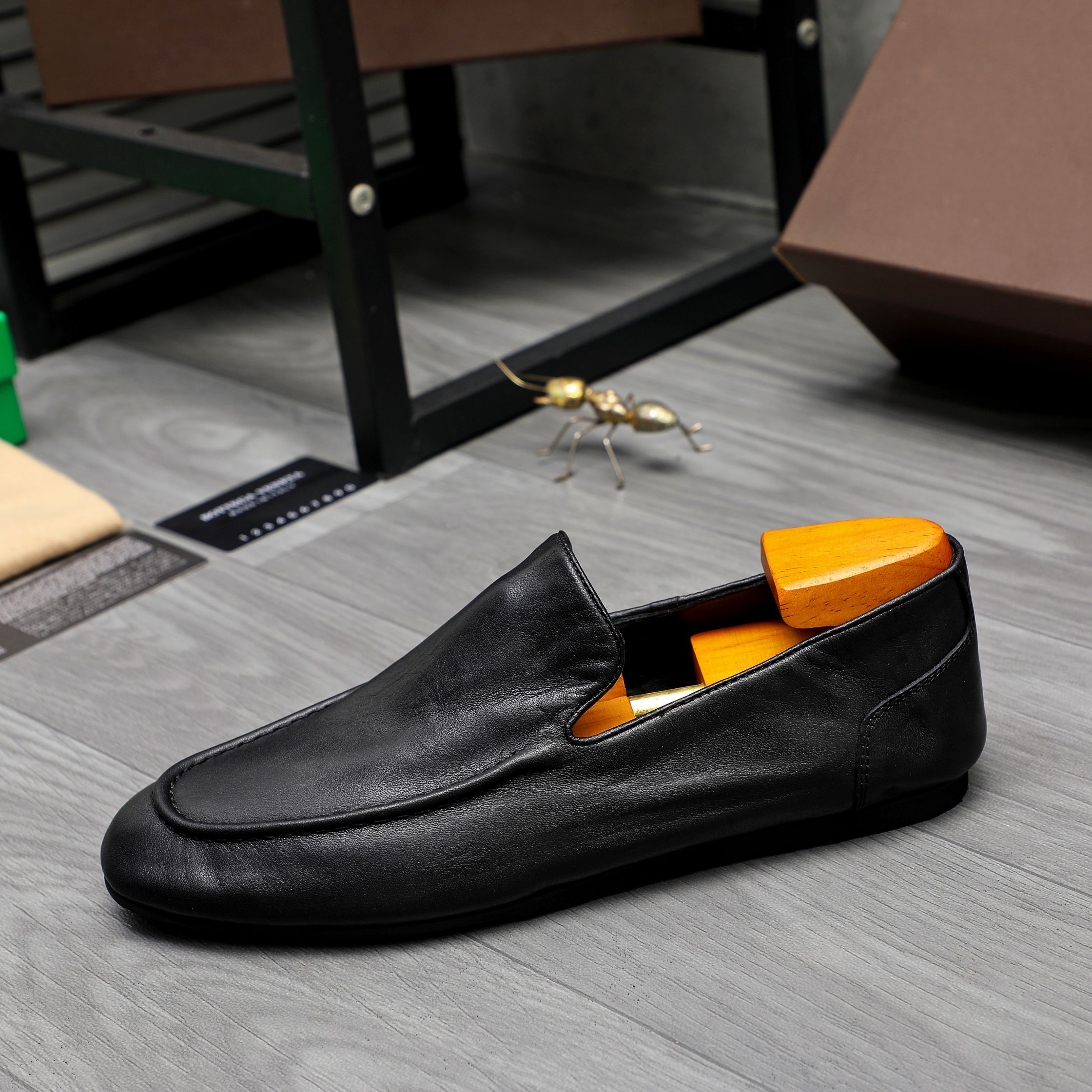 Bottega Veneta Men's Leather Slip-On Loafers, Premium Italian Craftsmanship 7 a1743577782922 3406