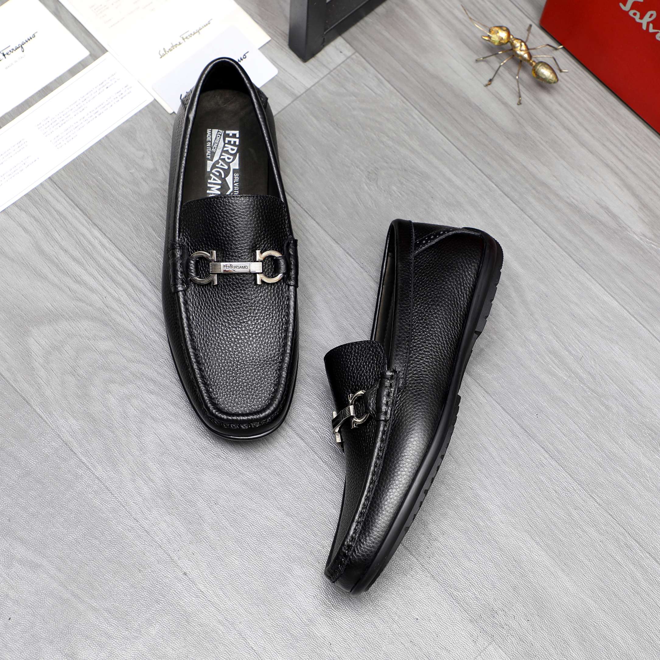 Salvatore Ferragamo Men's Leather Loafers with Iconic Buckle - Black 5 a1743578326218 0230