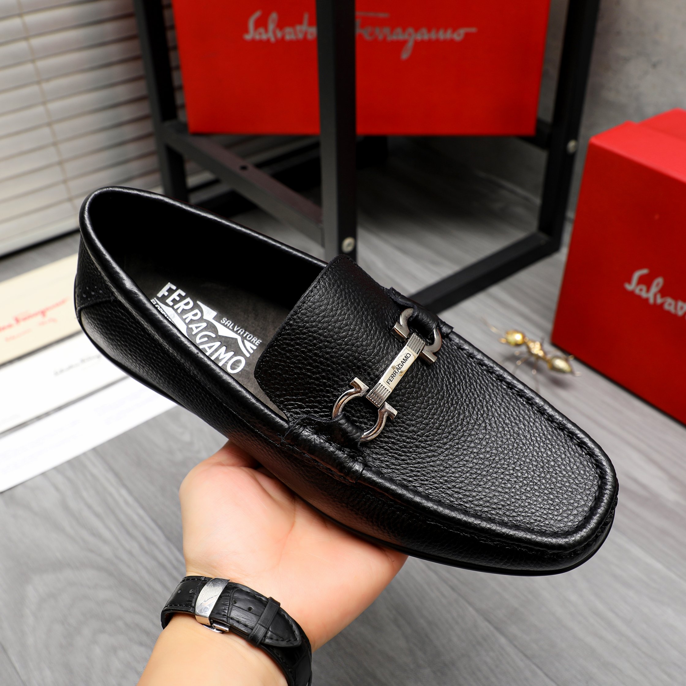 Salvatore Ferragamo Men's Leather Loafers with Iconic Buckle - Black 8 a1743578328148 0518