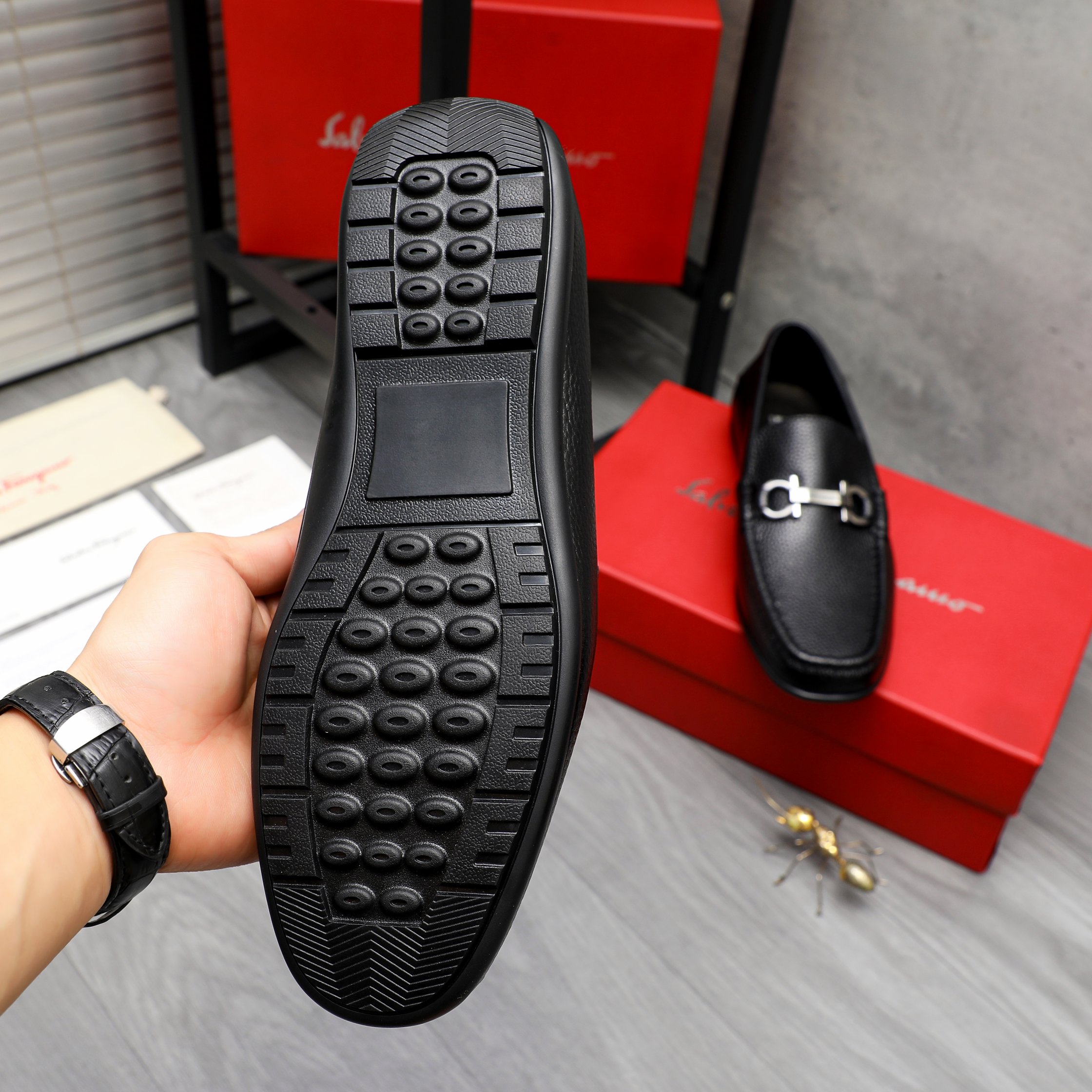 Salvatore Ferragamo Men's Leather Loafers with Iconic Buckle - Black 9 a1743578328153 1753