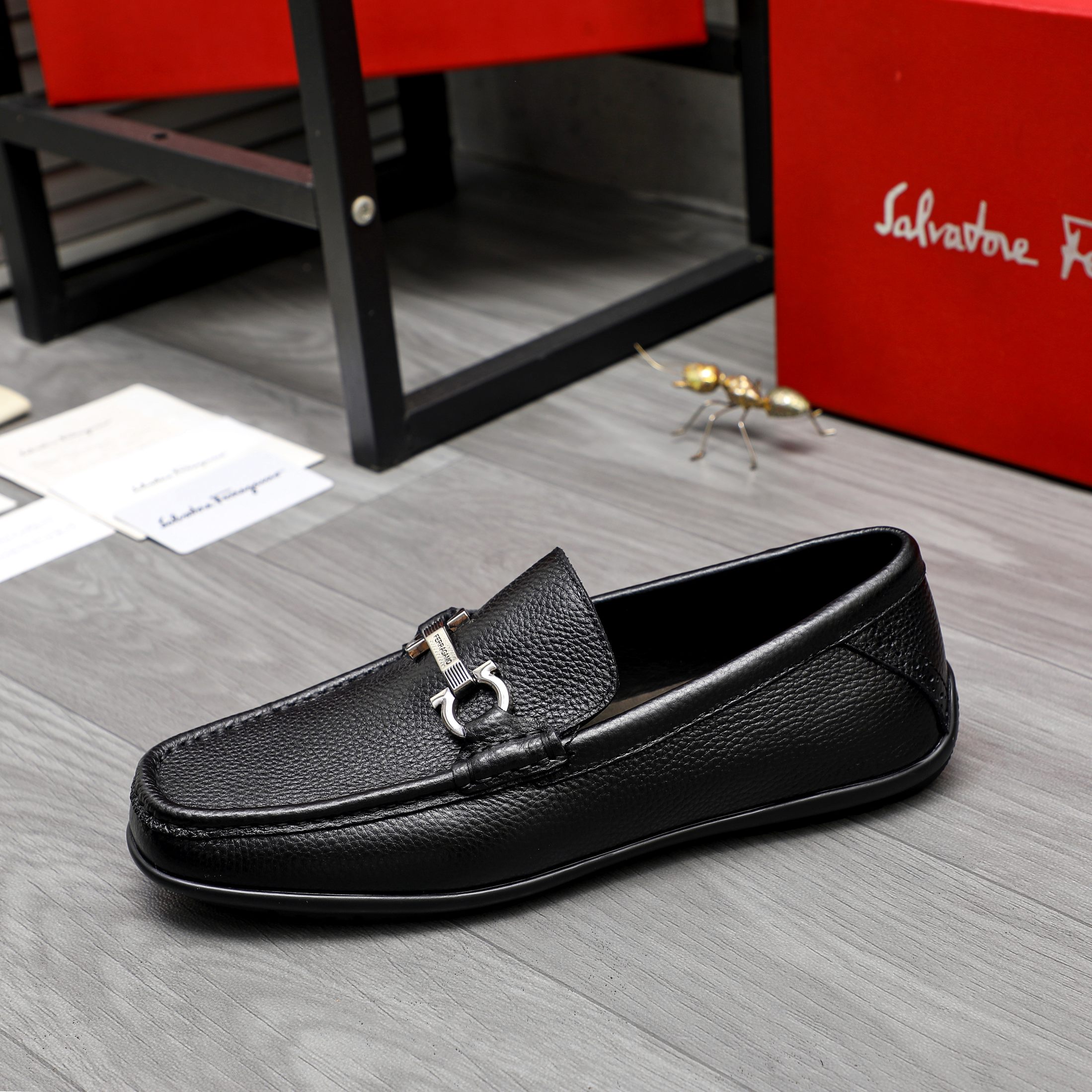 Salvatore Ferragamo Men's Leather Loafers with Iconic Buckle - Black 7 a1743578328522 2730