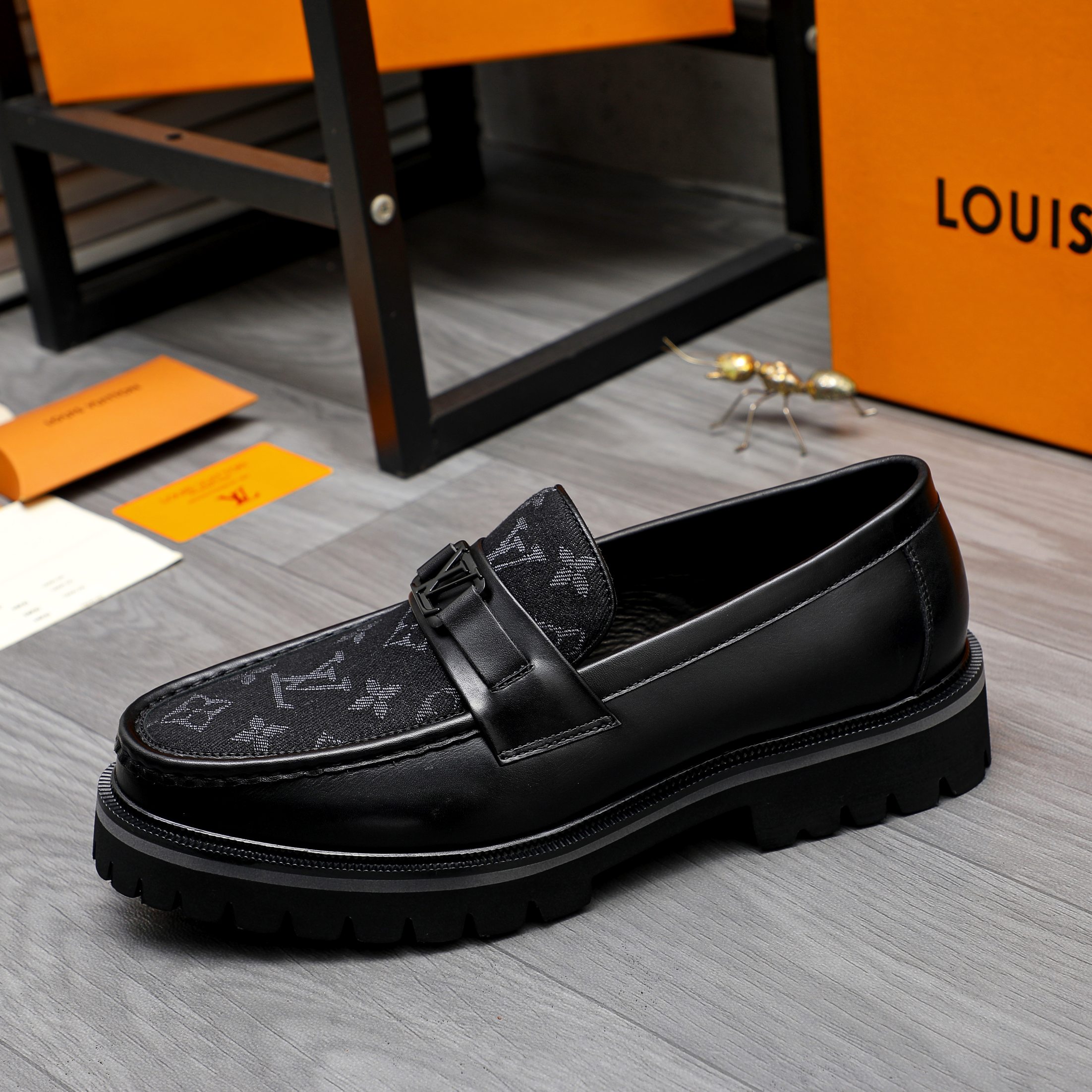 Louis Vuitton Men's Leather Loafers Business Casual Slip-On Shoes 7 a1744097586916 4866