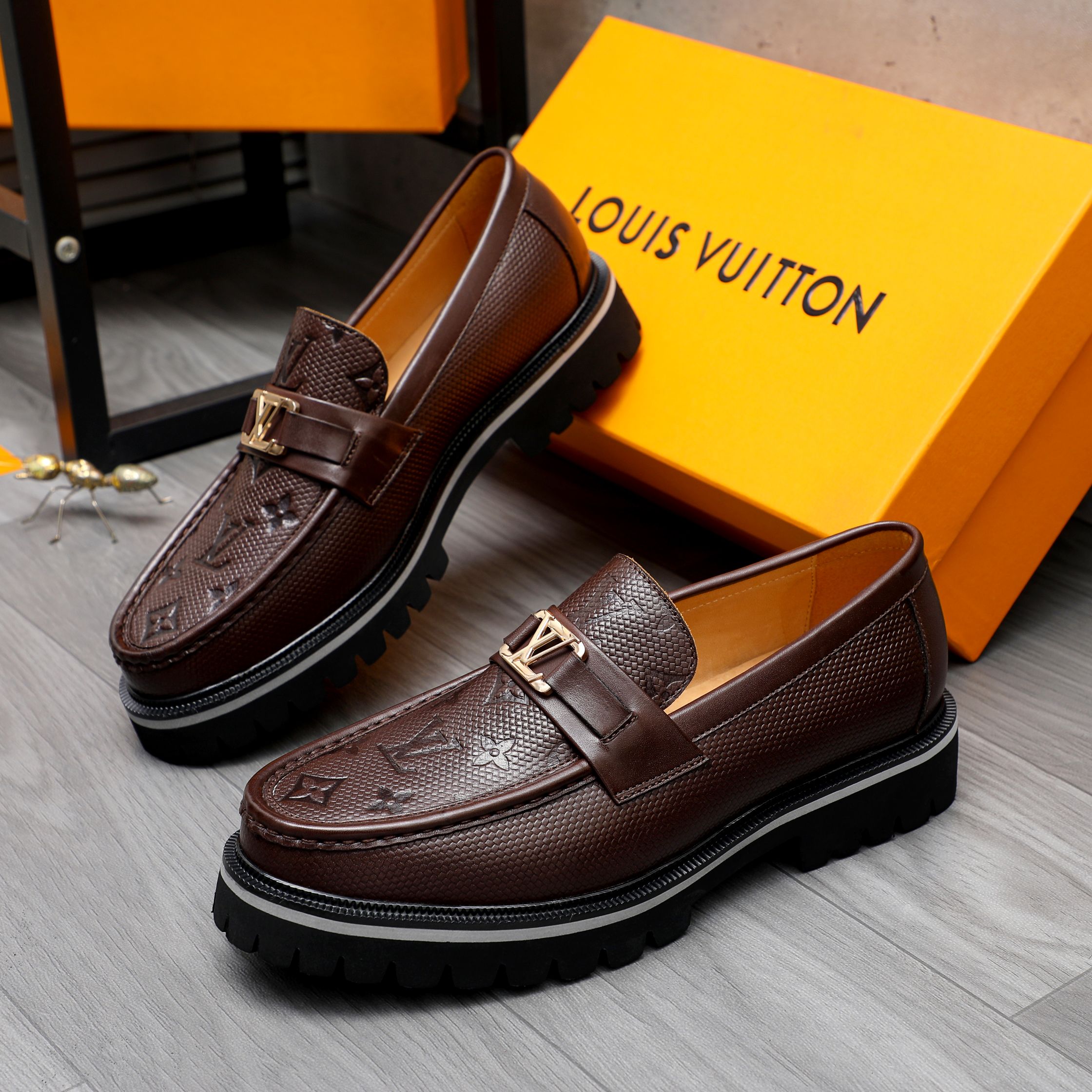 Louis Vuitton Men's Leather Loafers: Refined Style & Comfort (Sizes 39-44) 4 a1744097734499 2602