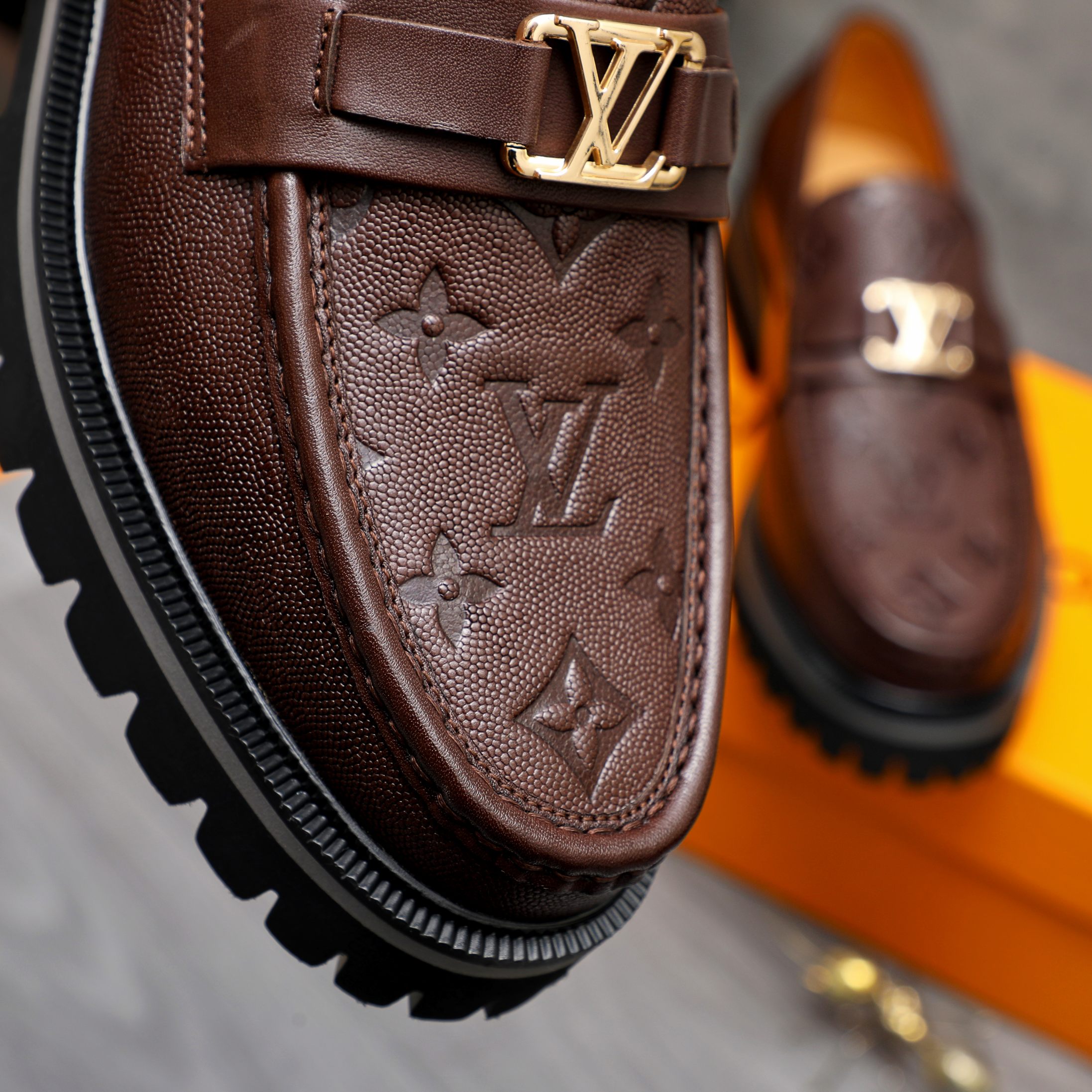 Louis Vuitton Business Casual Leather Loafers in Black and Brown 10 a1744098235882 2326