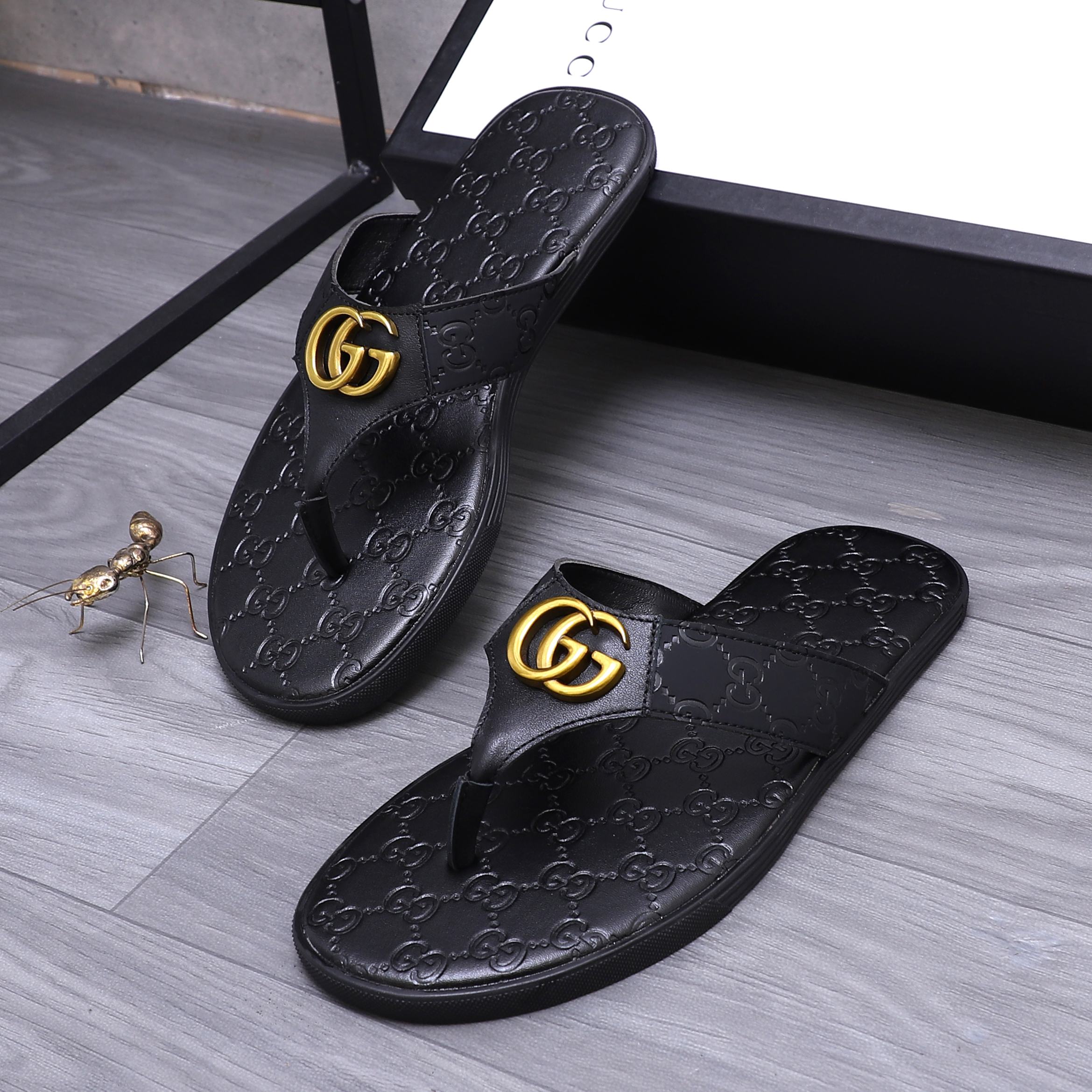 Gucci Men's Leather Thong Sandals with GG Logo - Black 5 a1744354864545 1838