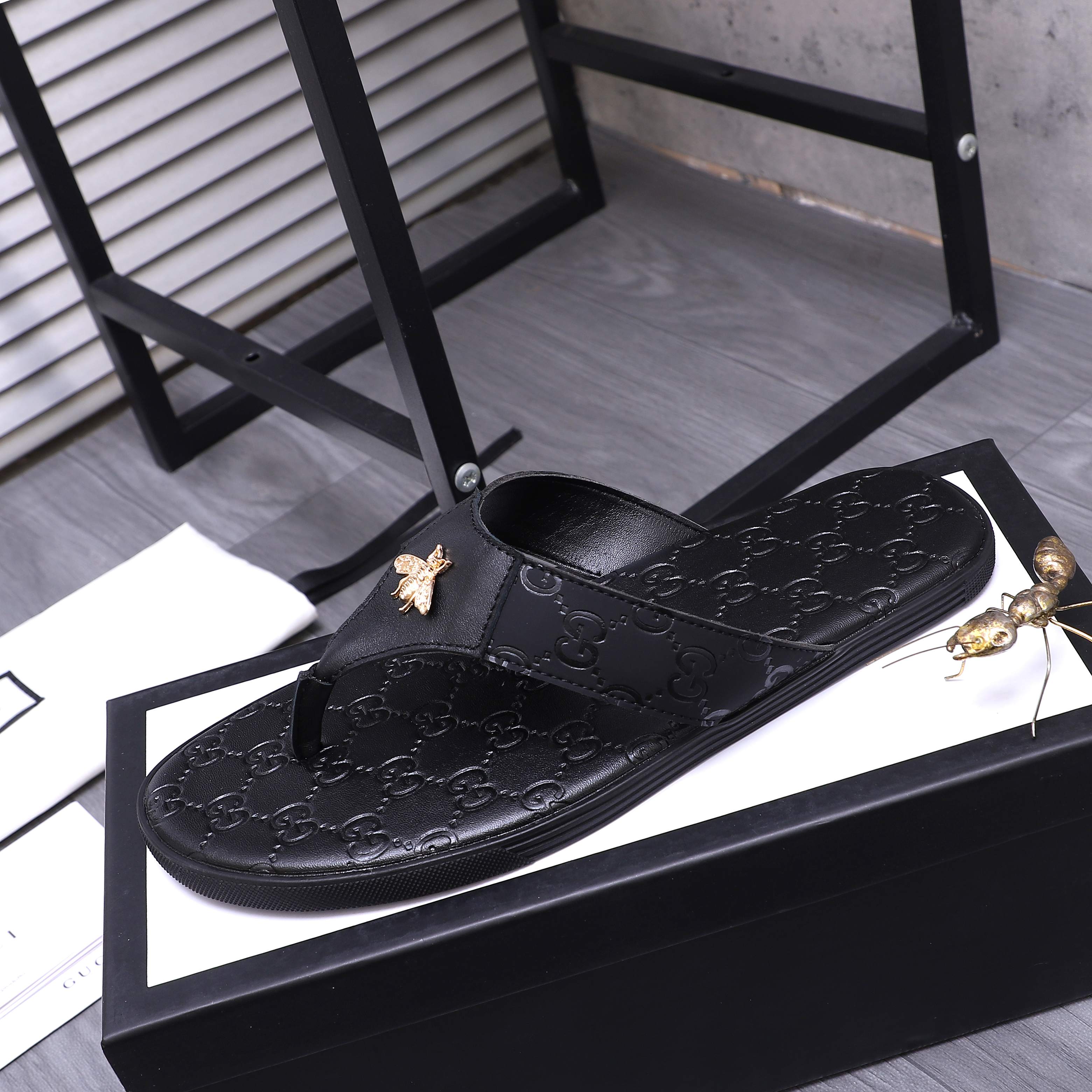 Gucci Embossed Leather Thong Sandals with Iconic Logo and Bee Details 7 a1744355539312 0641