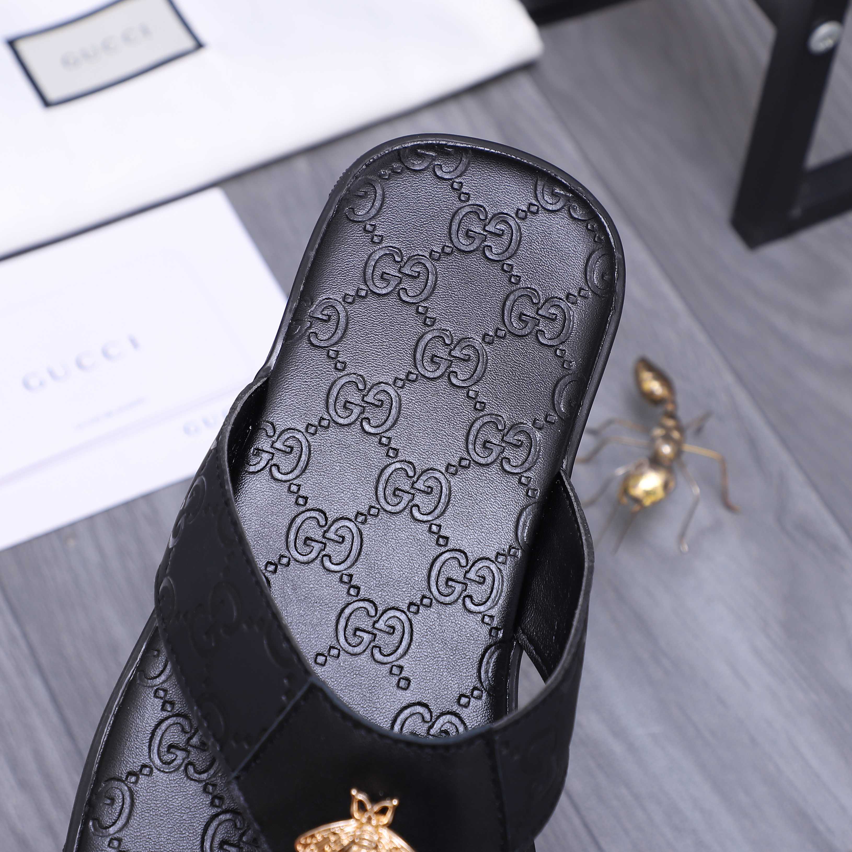 Gucci Embossed Leather Thong Sandals with Iconic Logo and Bee Details 11 a1744355539550 4305