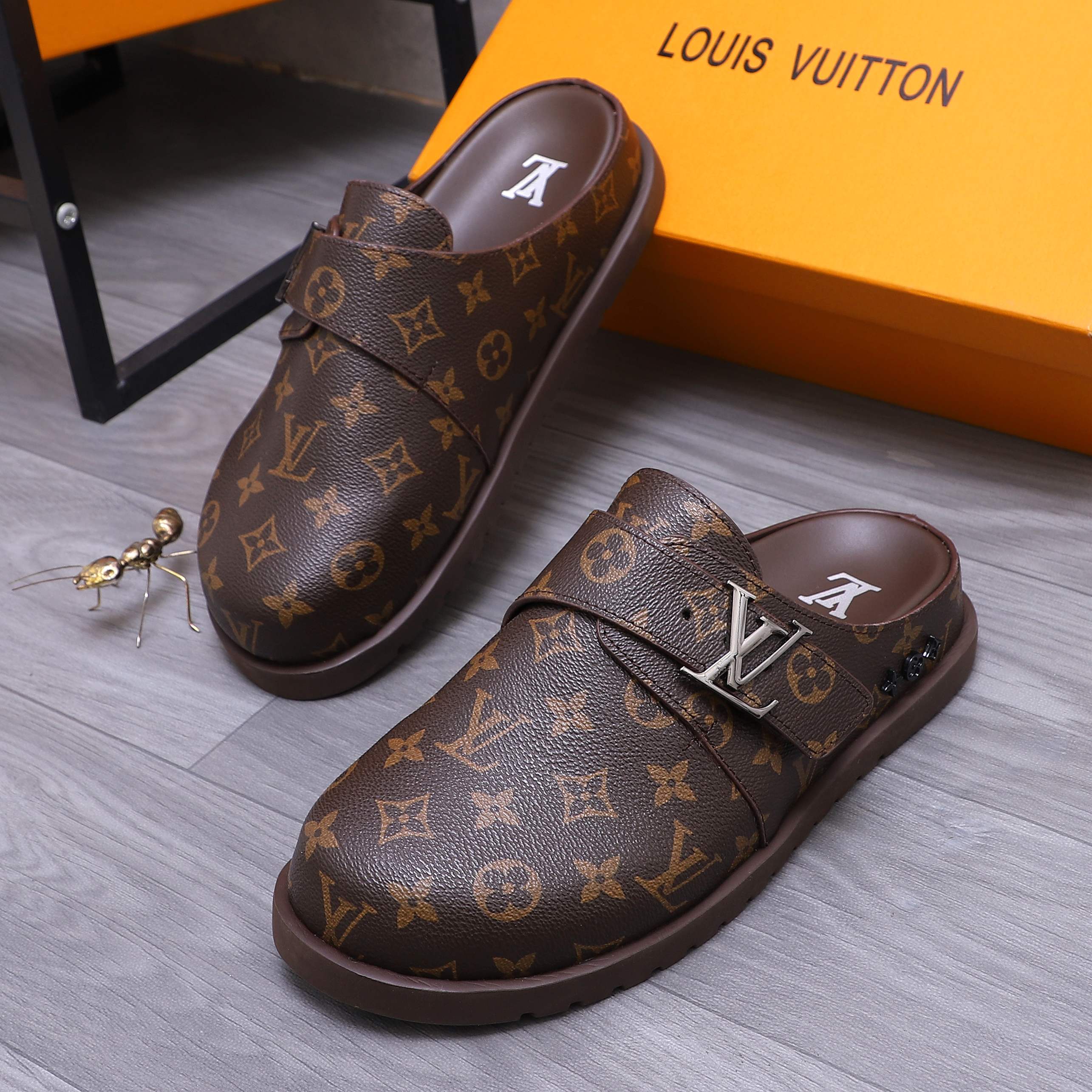 Louis Vuitton Men's Half Slippers Mules Leather Upper Original Sole 5 a1744783989877 4141