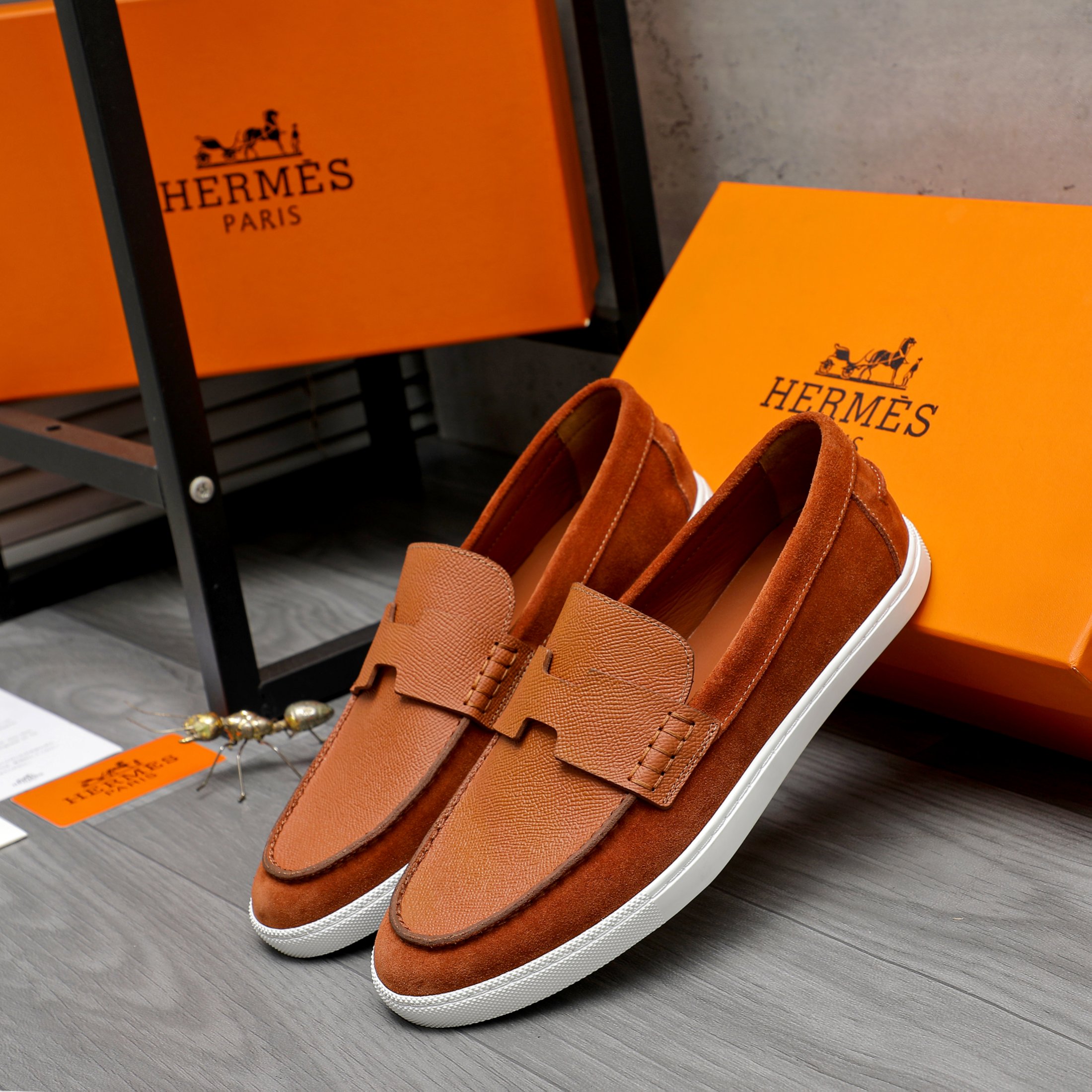 Hermès Men's Leather Loafers: Stylish Comfort in Every Step 3 a1744790423337 2703