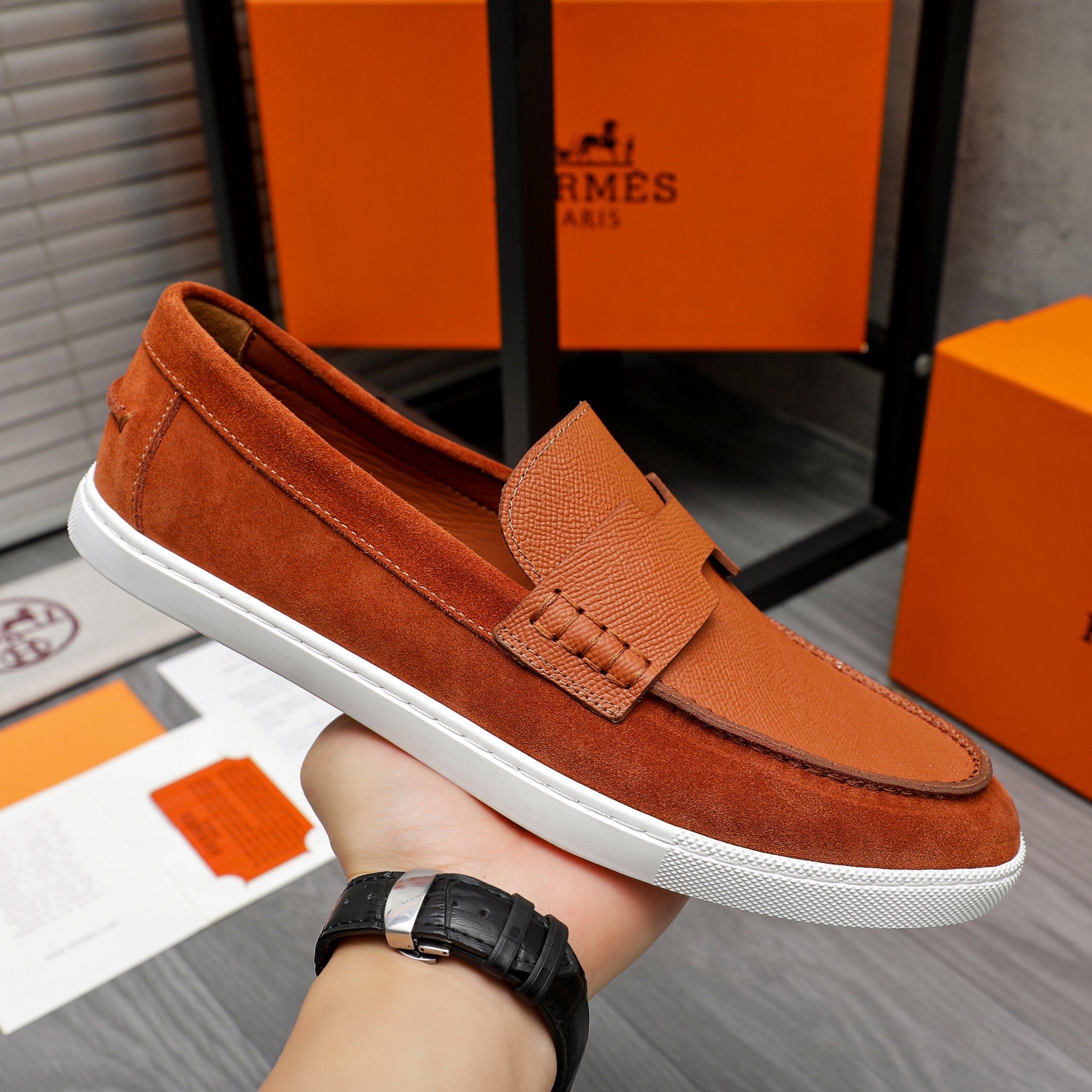 Hermès Men's Leather Loafers: Stylish Comfort in Every Step 7 a1744790445618 2735