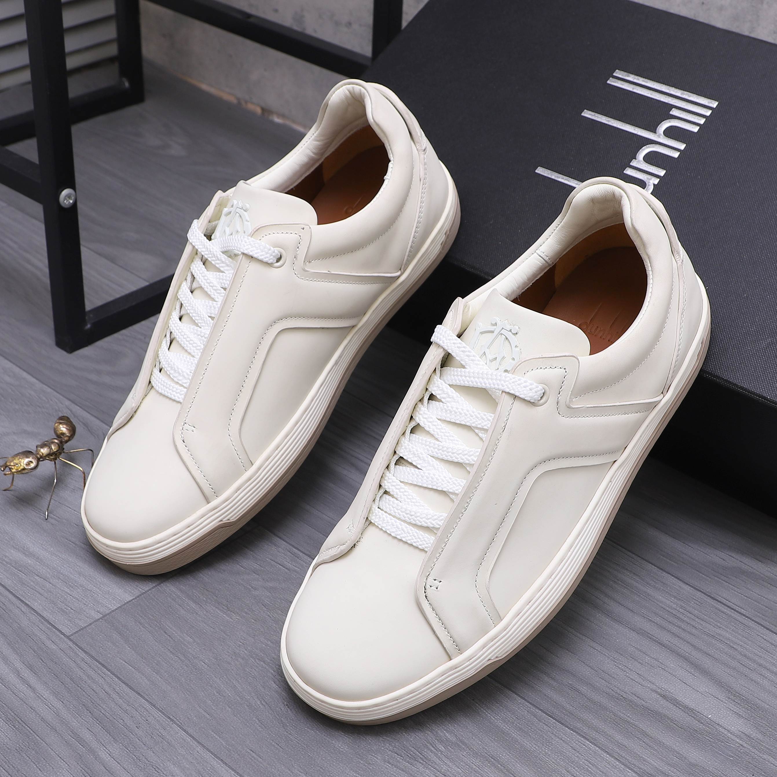 Dunhill Men's Classic Leather Sneakers: Stylish, Comfortable, and Durable 3 a1744876450649 6651