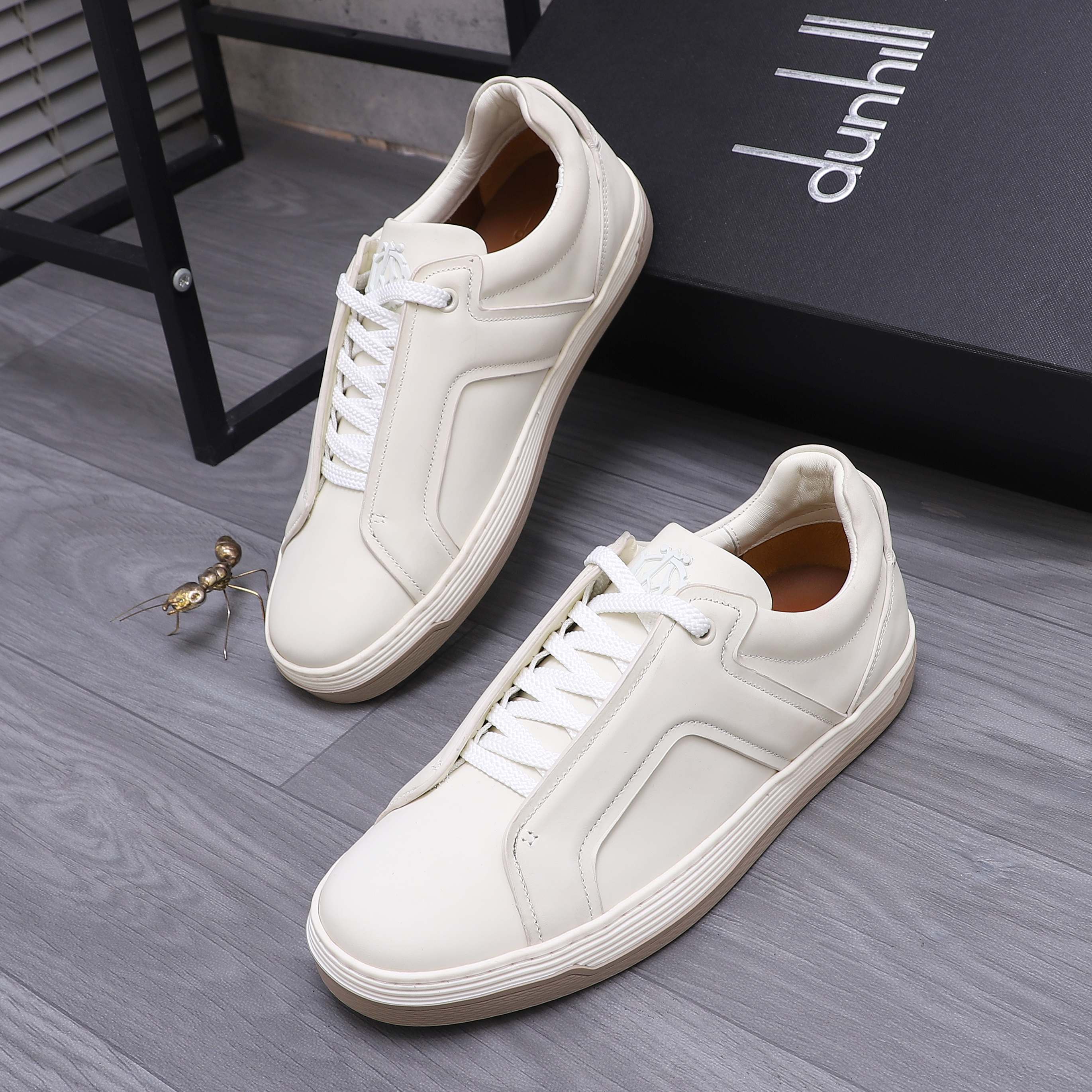 Dunhill Men's Classic Leather Sneakers: Stylish, Comfortable, and Durable 4 a1744876450733 4836