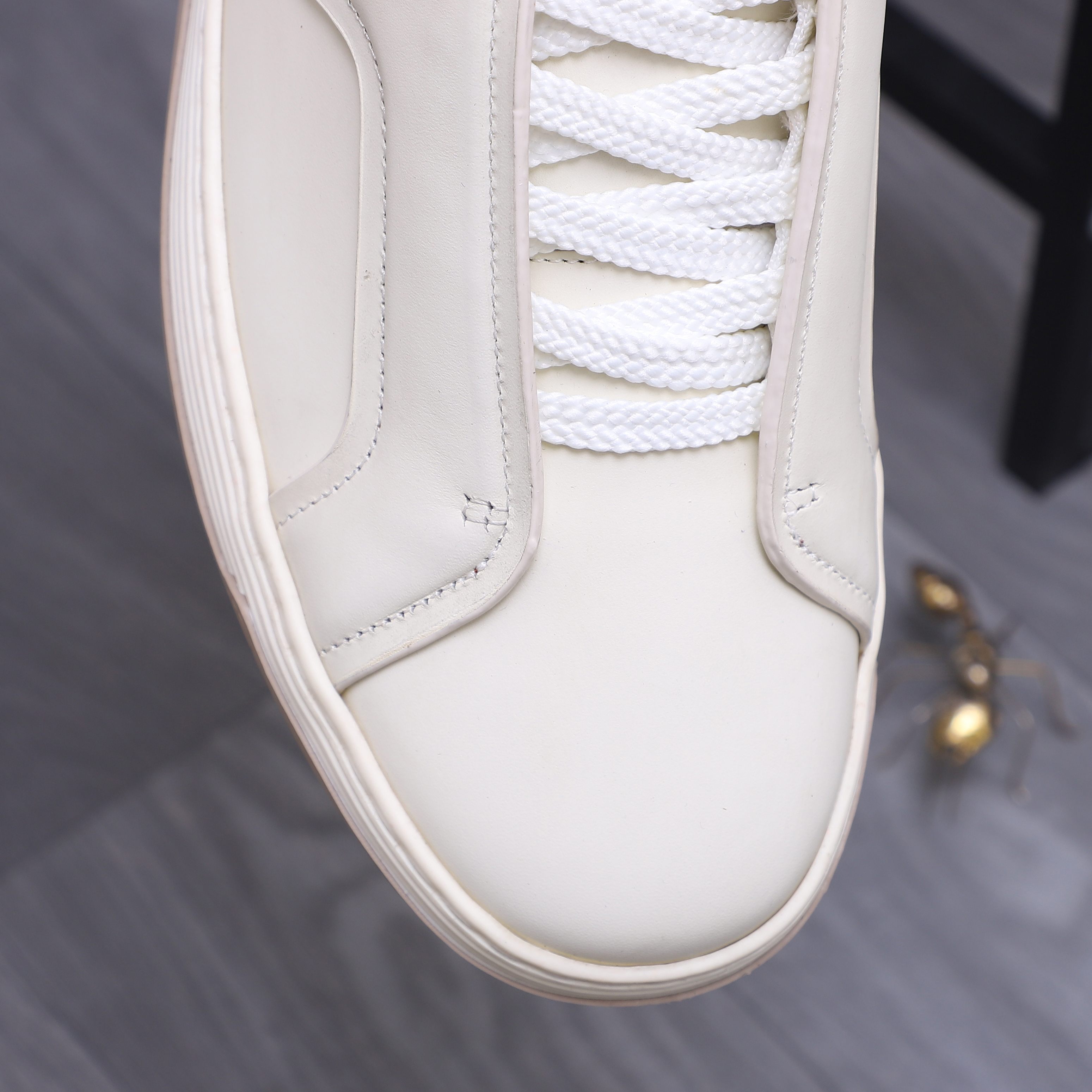 Dunhill Men's Classic Leather Sneakers: Stylish, Comfortable, and Durable 9 a1744876452872 7362