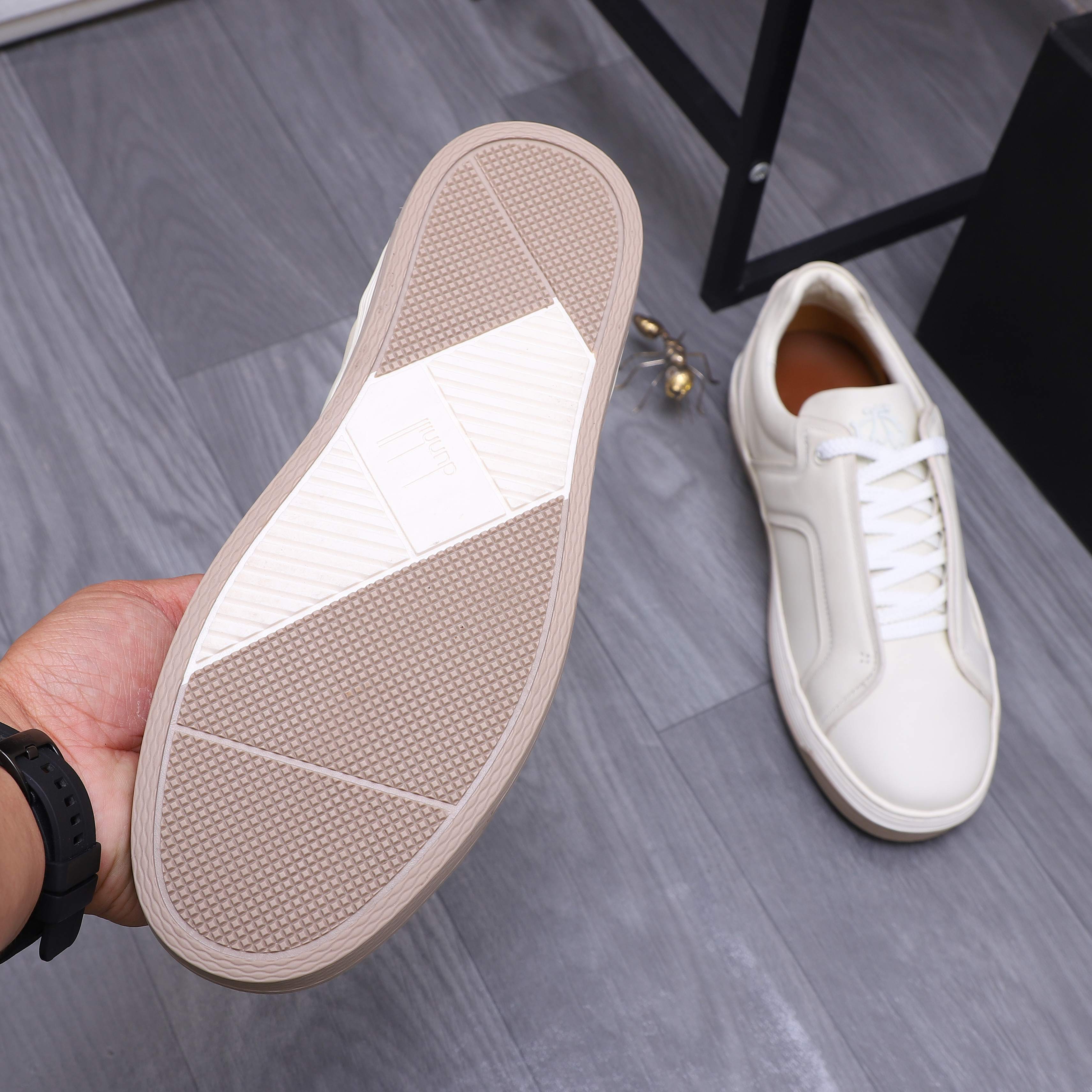 Dunhill Men's Classic Leather Sneakers: Stylish, Comfortable, and Durable 8 a1744876453282 2711