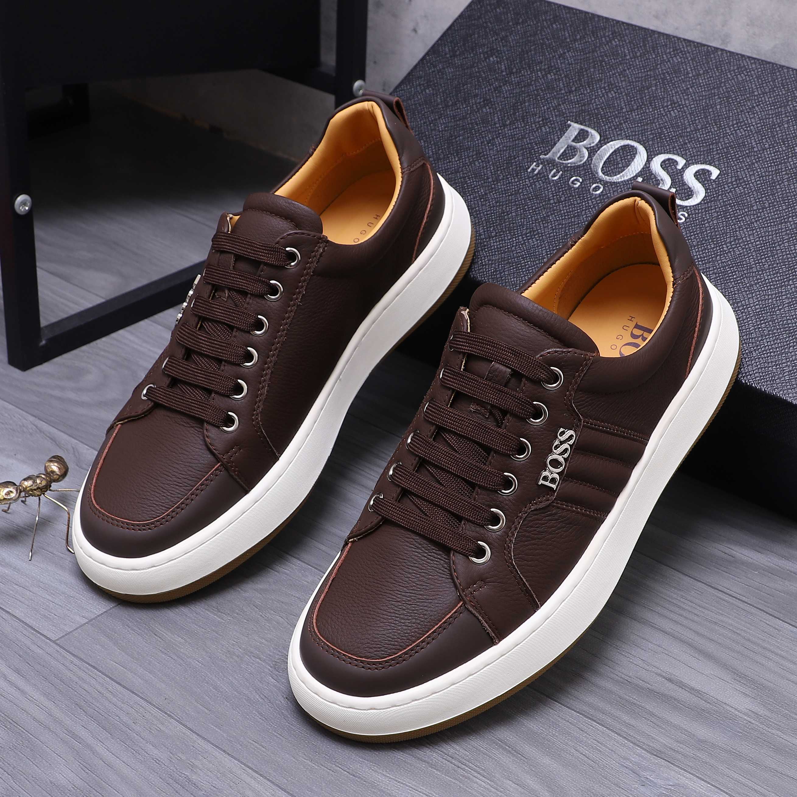 Hugo Boss Men's Leather Casual Sneakers - Stylish & Comfortable 3 a1745303382342 1137