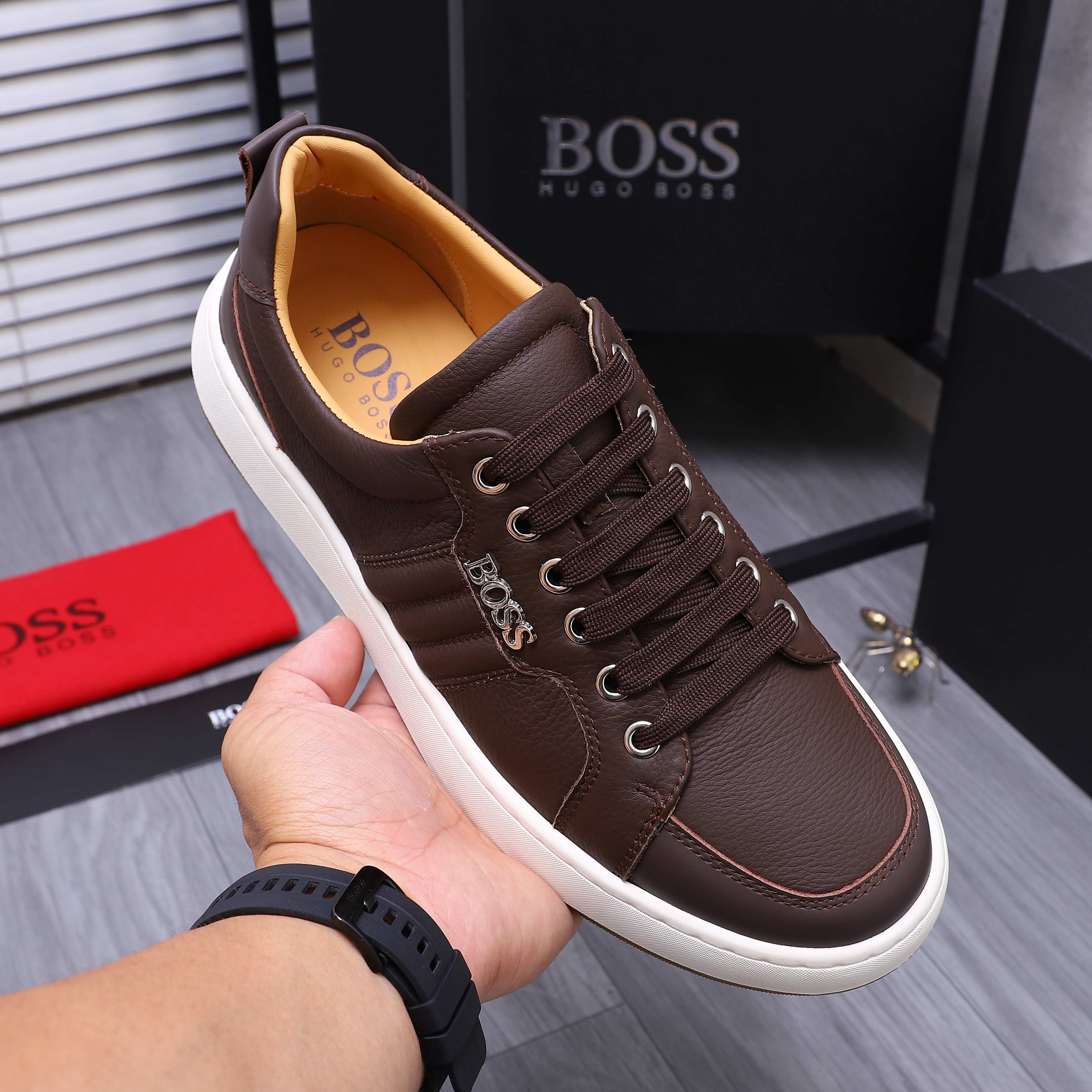 Hugo Boss Men's Leather Casual Sneakers - Stylish & Comfortable 7 a1745303384937 0027