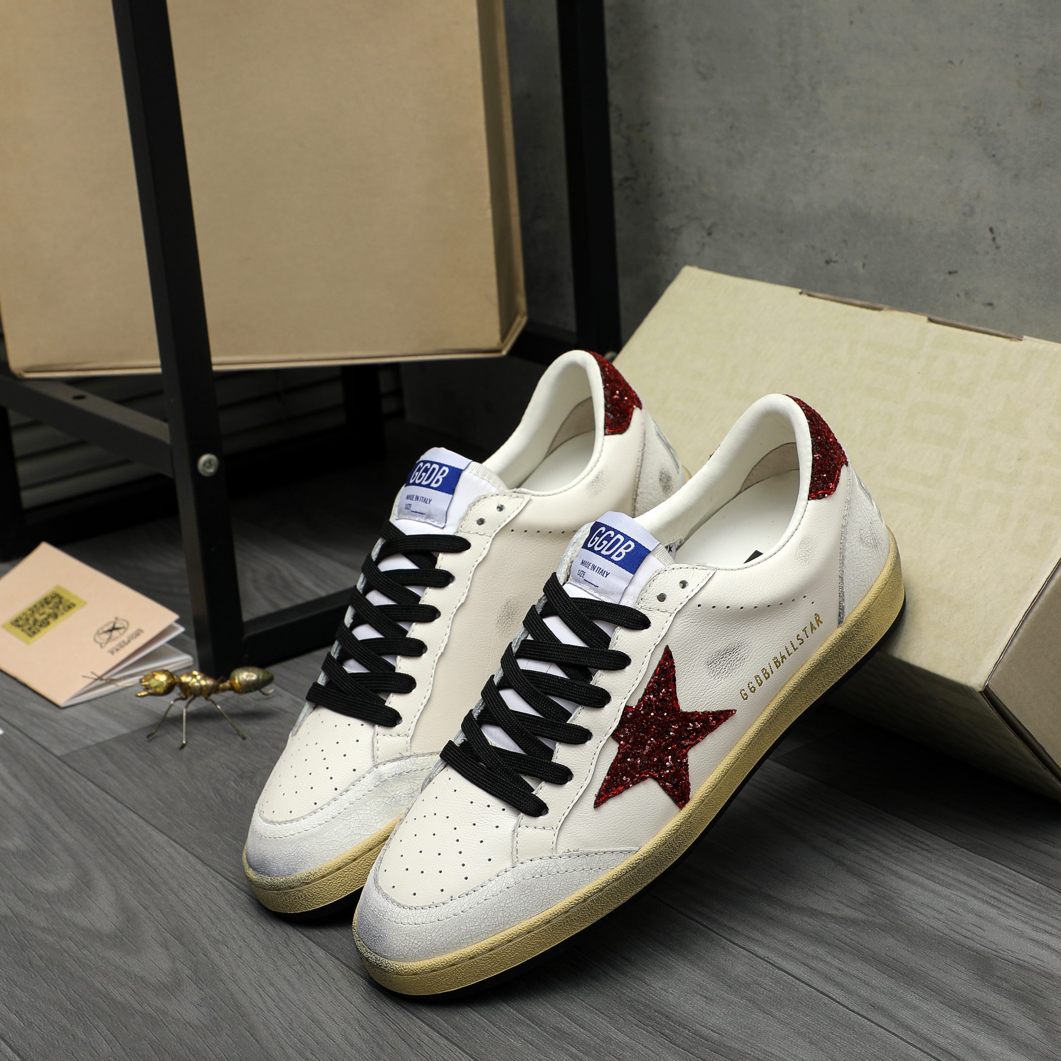 P310 商品商标:GGDB 情侣款休闲鞋
正码码数: 36-45
商品材料:精选 优质牛皮鞋面 牛皮内里 原版橡胶大底