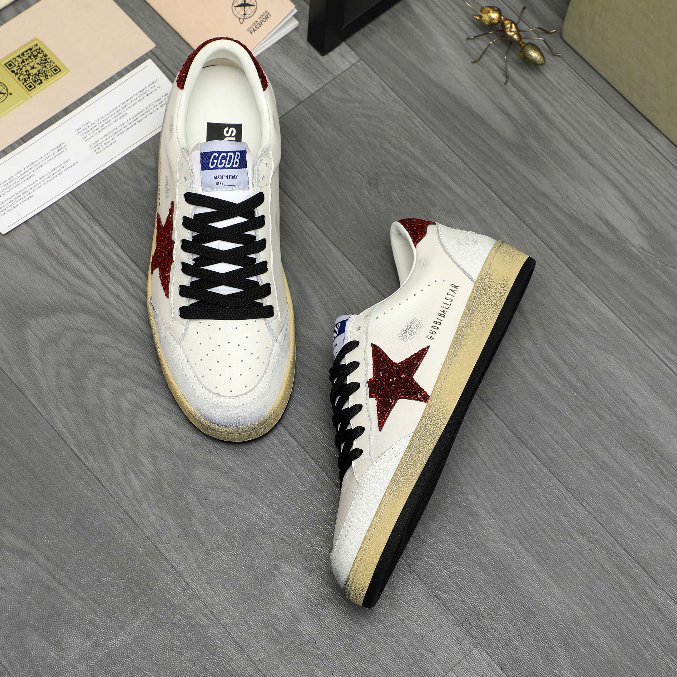 P310 商品商标:GGDB 情侣款休闲鞋
正码码数: 36-45
商品材料:精选 优质牛皮鞋面 牛皮内里 原版橡胶大底