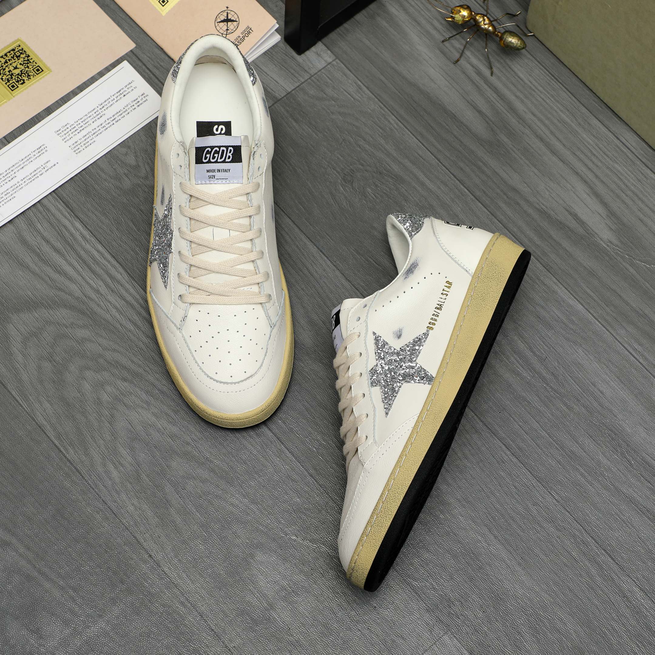 P310 商品商标:GGDB 情侣款休闲鞋
正码码数: 36-45
商品材料:精选 优质牛皮鞋面 牛皮内里 原版橡胶大底