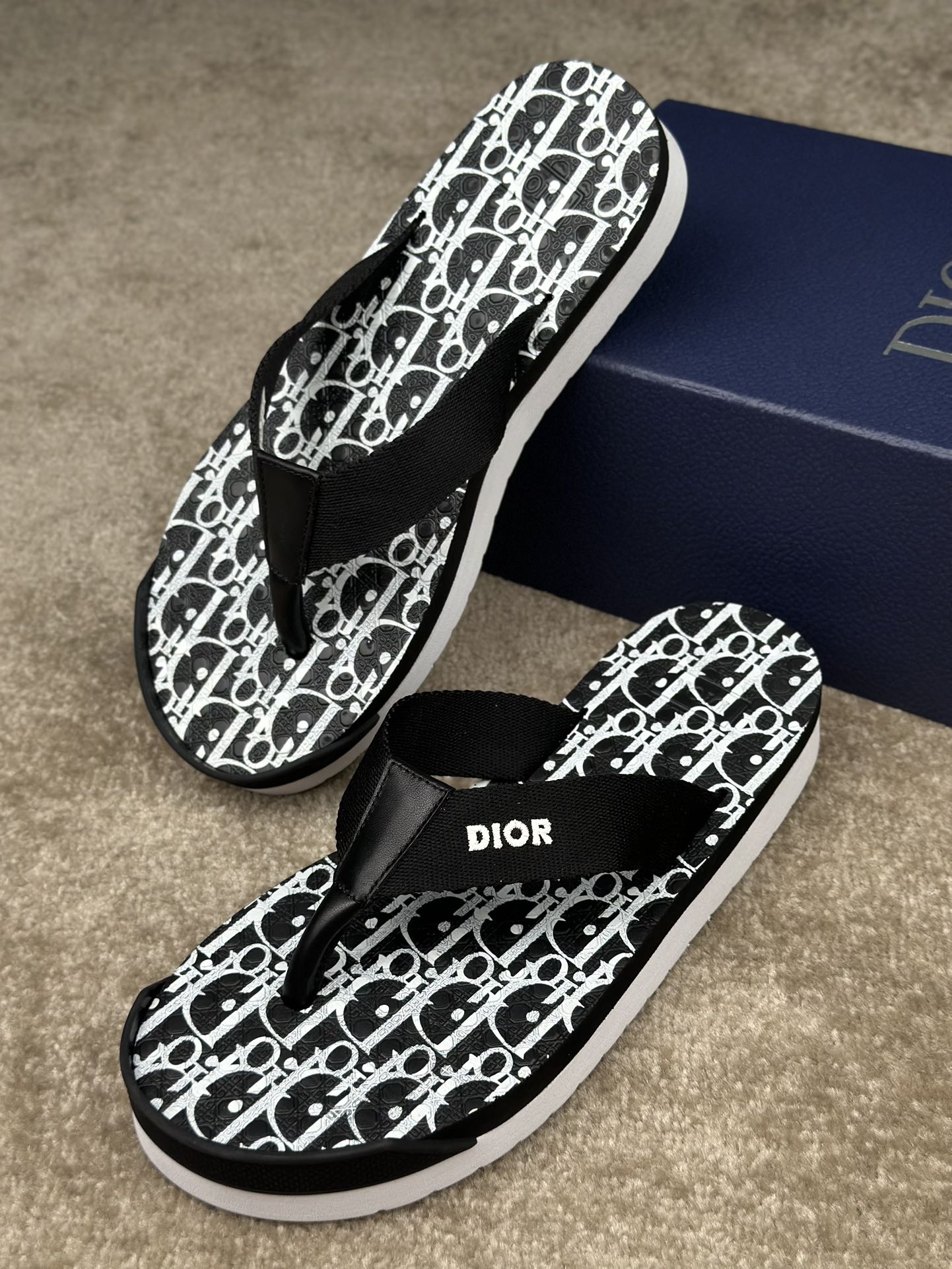 Dior Oblique Flip-Flops: Stylish Summer Sandals, Sizes 38-47 Available 3 i1720941355 2509 3