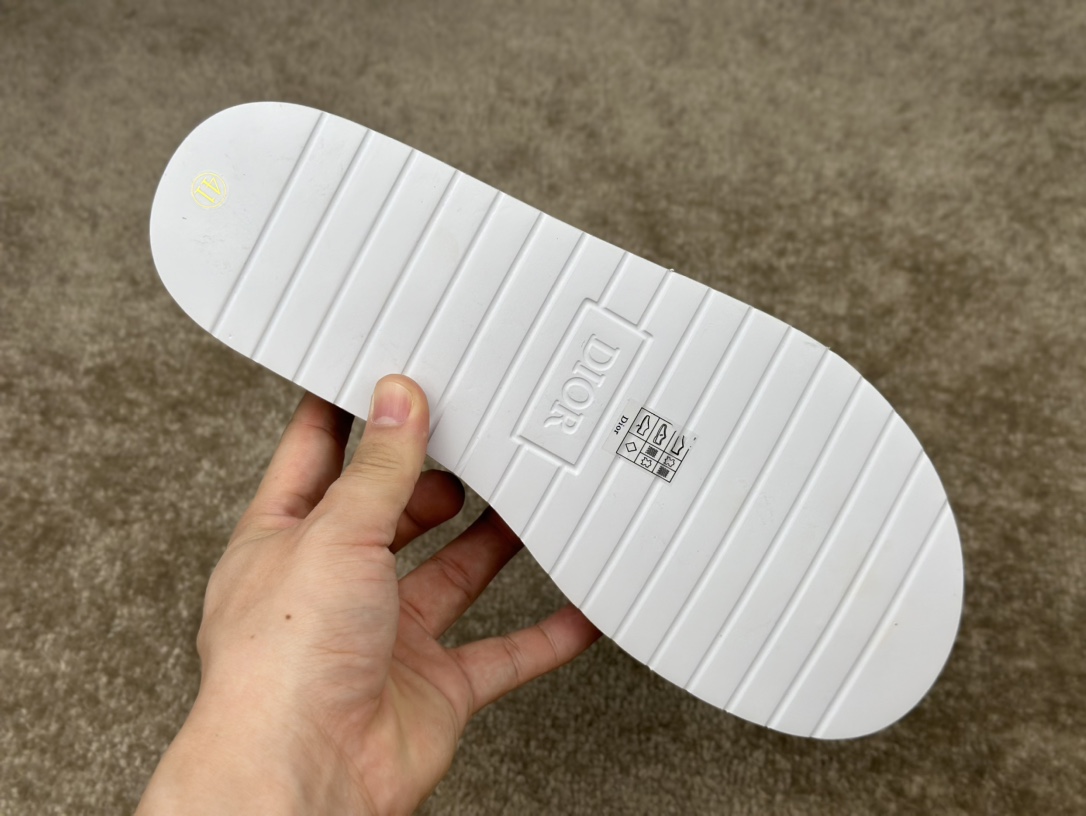 Dior Oblique Flip-Flops: Stylish Summer Sandals, Sizes 38-47 Available 7 i1720941355 6967 4