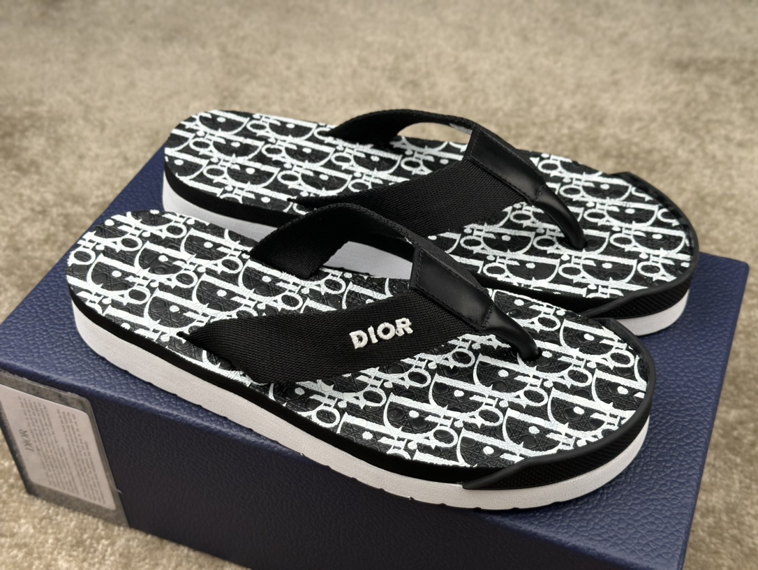 Dior Oblique Flip-Flops: Stylish Summer Sandals, Sizes 38-47 Available 2 i1720941355 8504 0