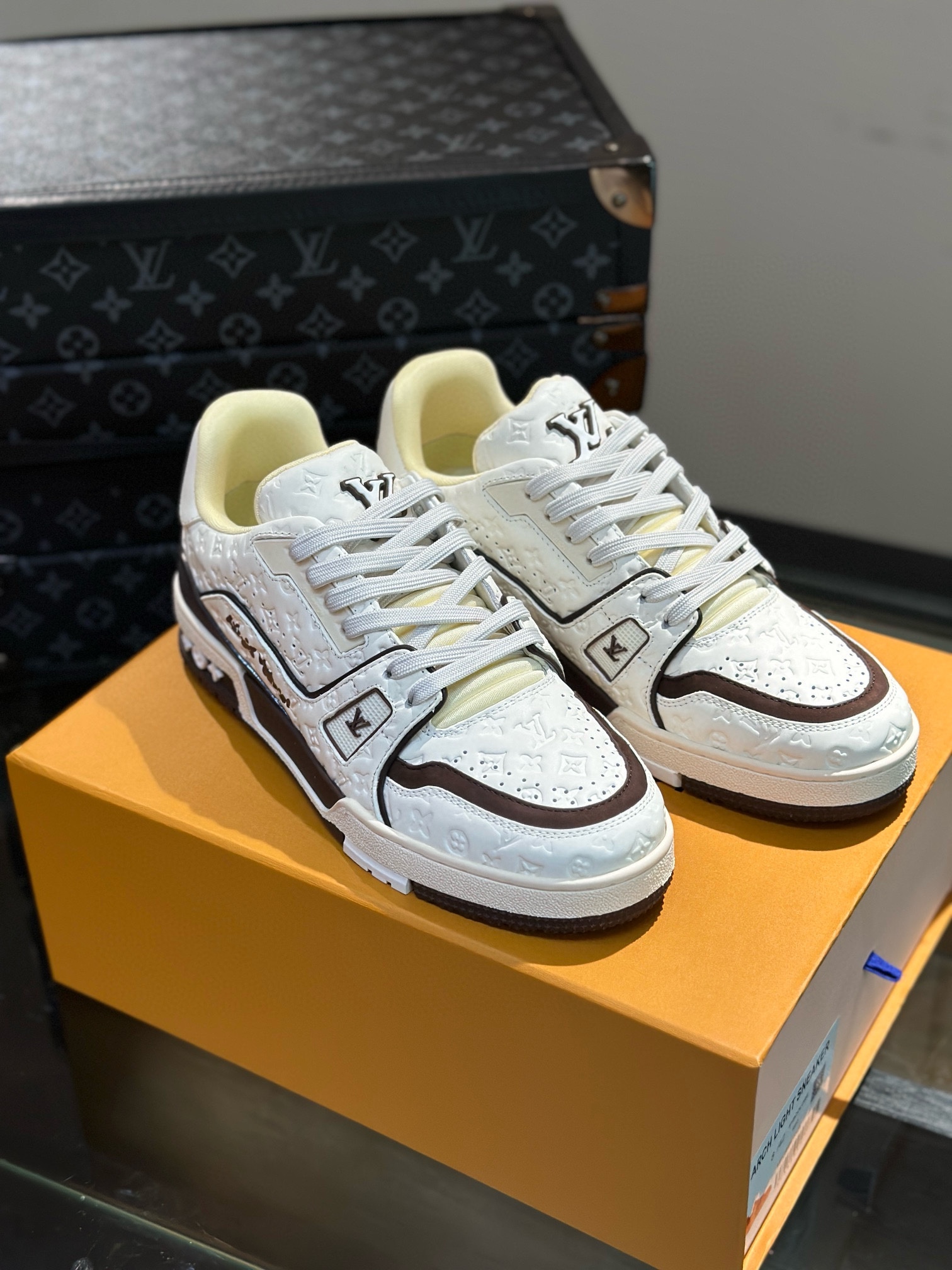 Sneakers de loisirs LV Trainer en cuir Damier pour un confort exceptionnel