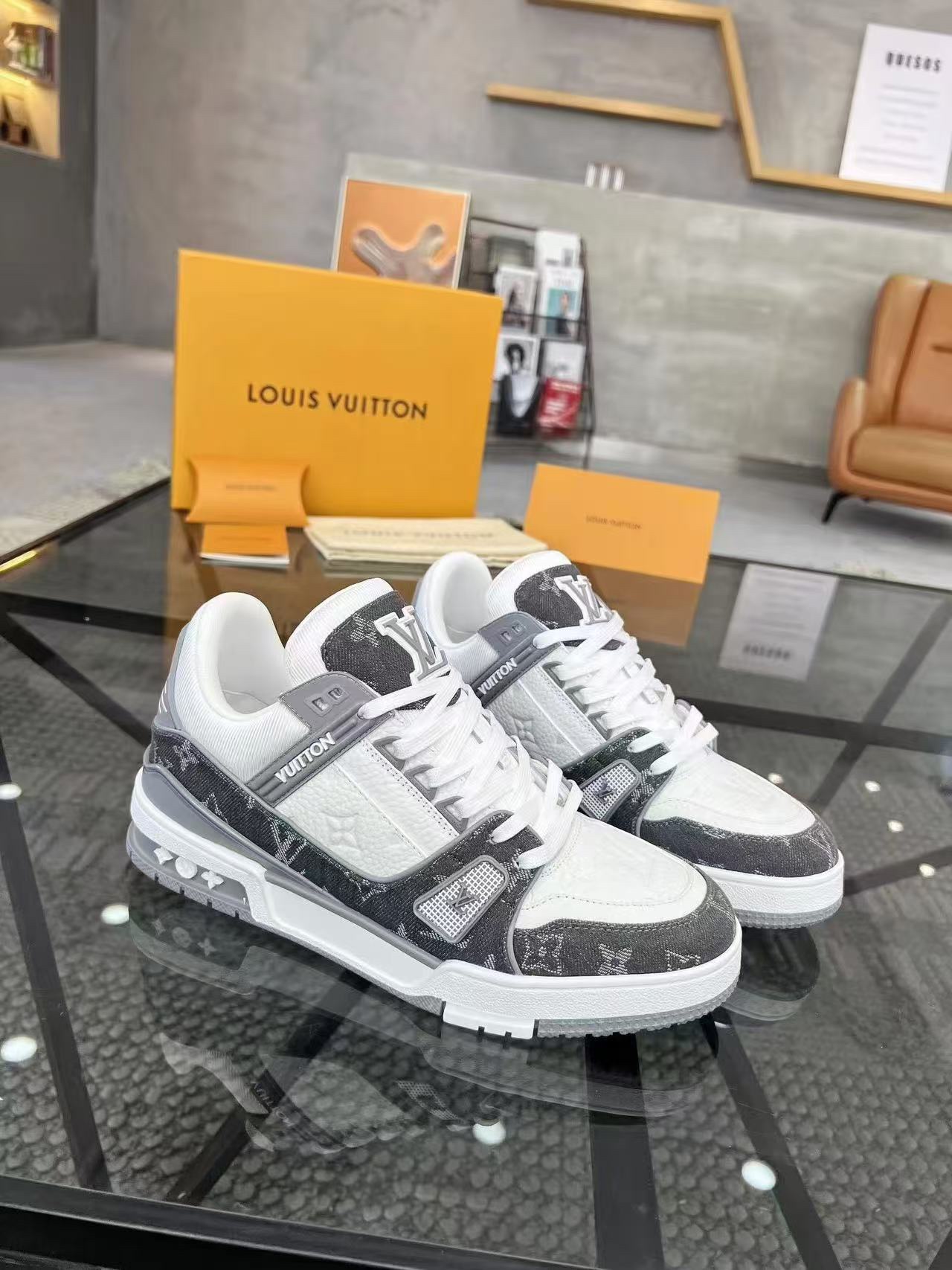 Louis Vuitton Trainer Baskets en Cuir Damier pour Homme - Confort et Style