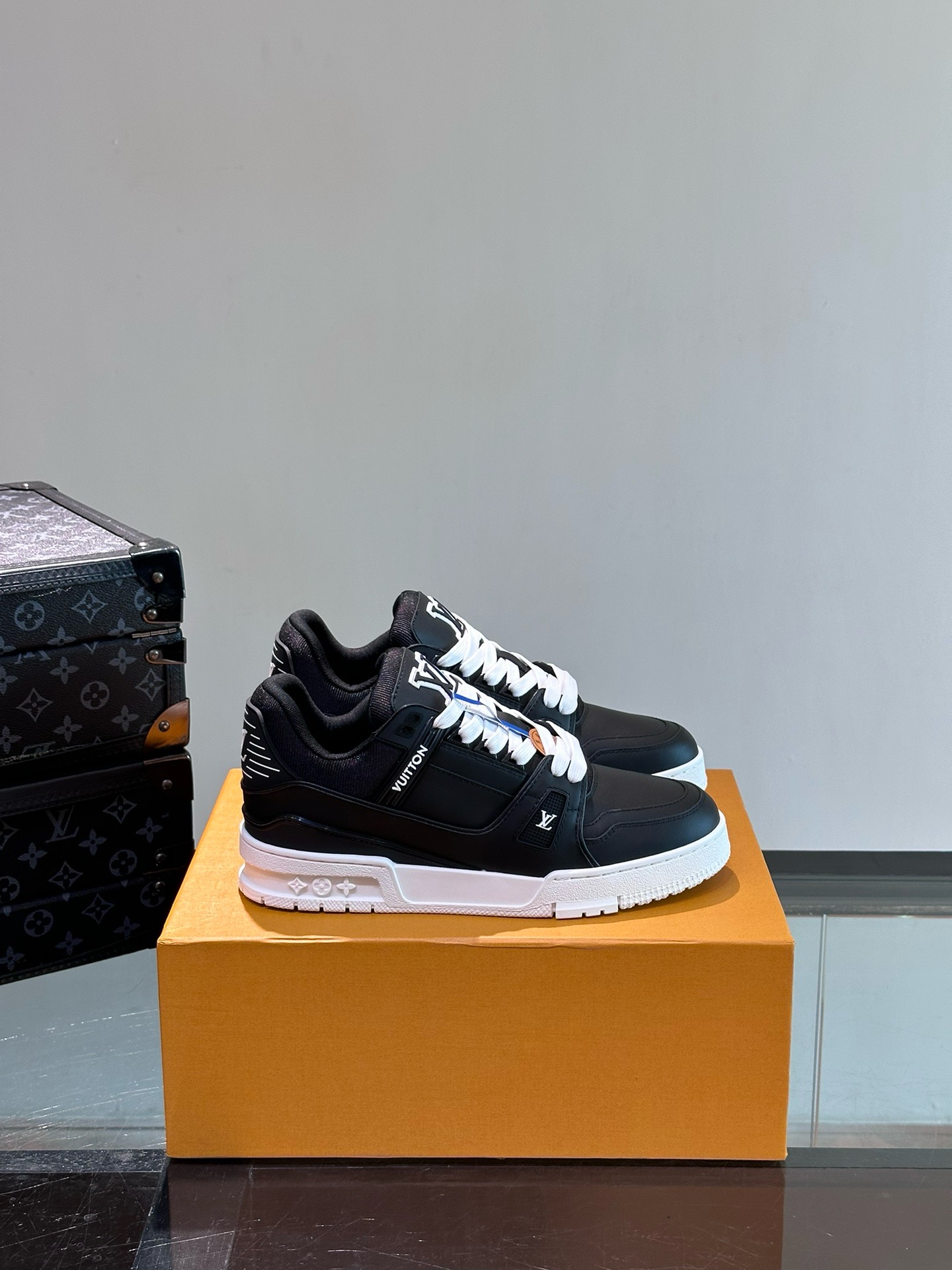 Louis Vuitton Trainer: Elegancia y Comodidad en Cada Paso, Diseño Damier