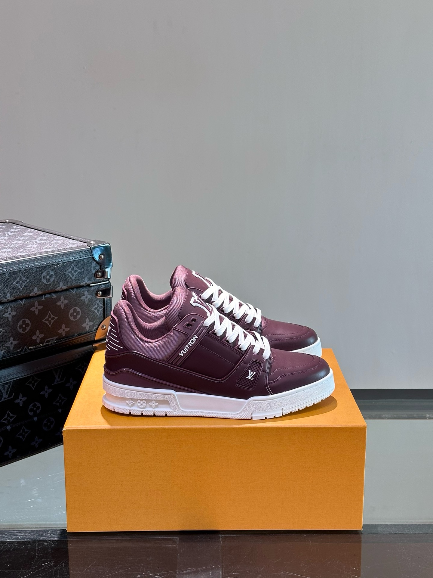 Louis Vuitton Trainer Sneakers in Damier Leer - Stijlvolle Herenschoenen