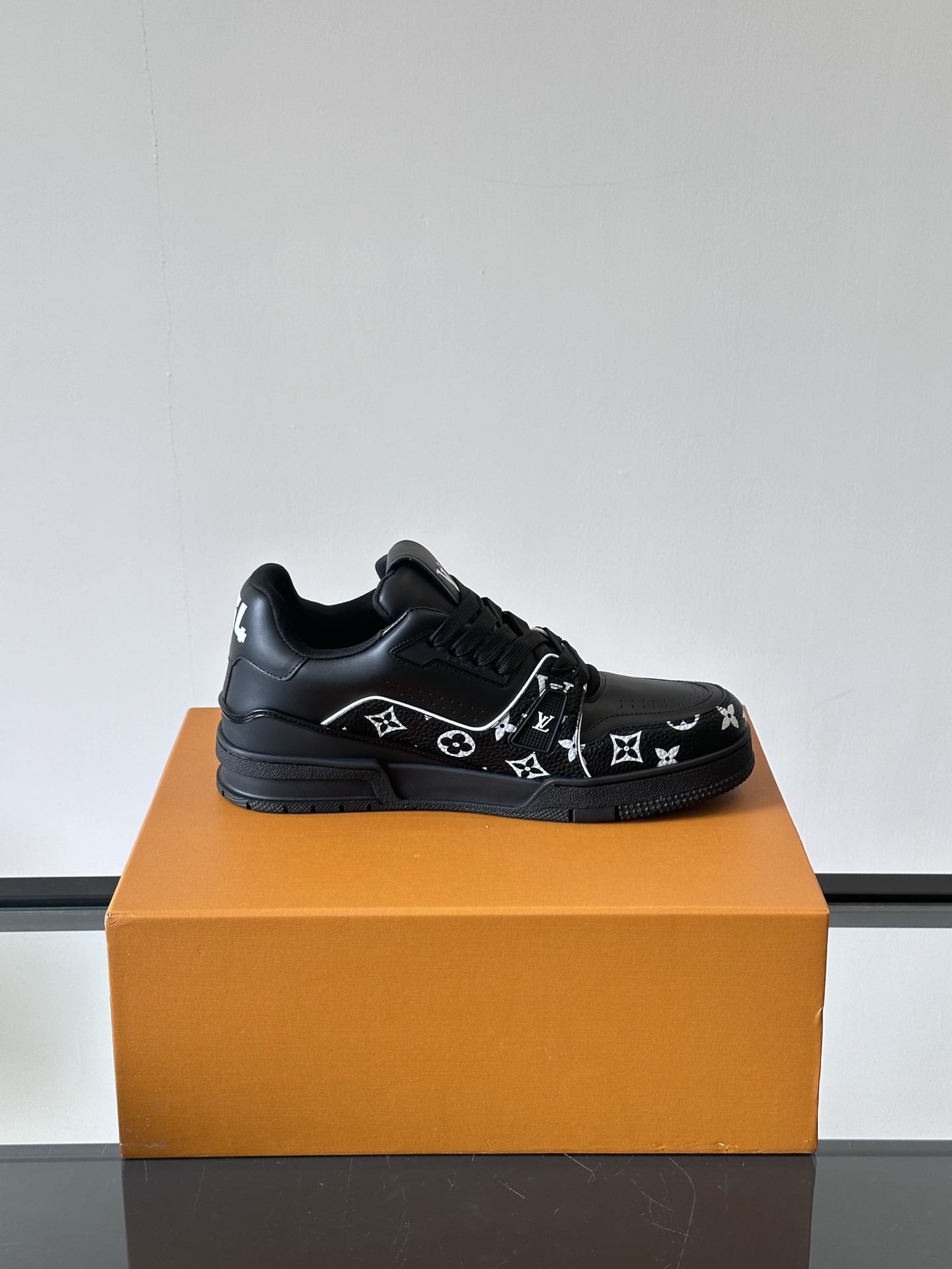 Louis Vuitton Trainer Sneaker - Black Damier Leather, Comfortable Fashion 7 i1743167939471 9234 0 5