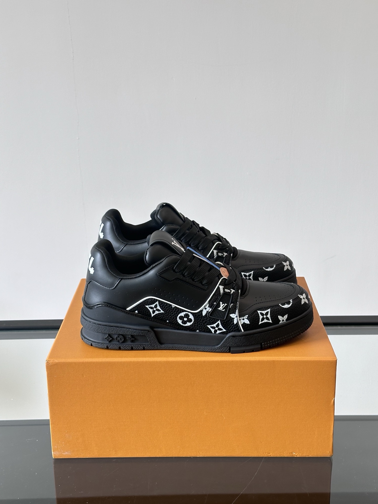 Louis Vuitton Trainer Sneaker - Black Damier Leather, Comfortable Fashion 2 i1743167941368 7911 0 0