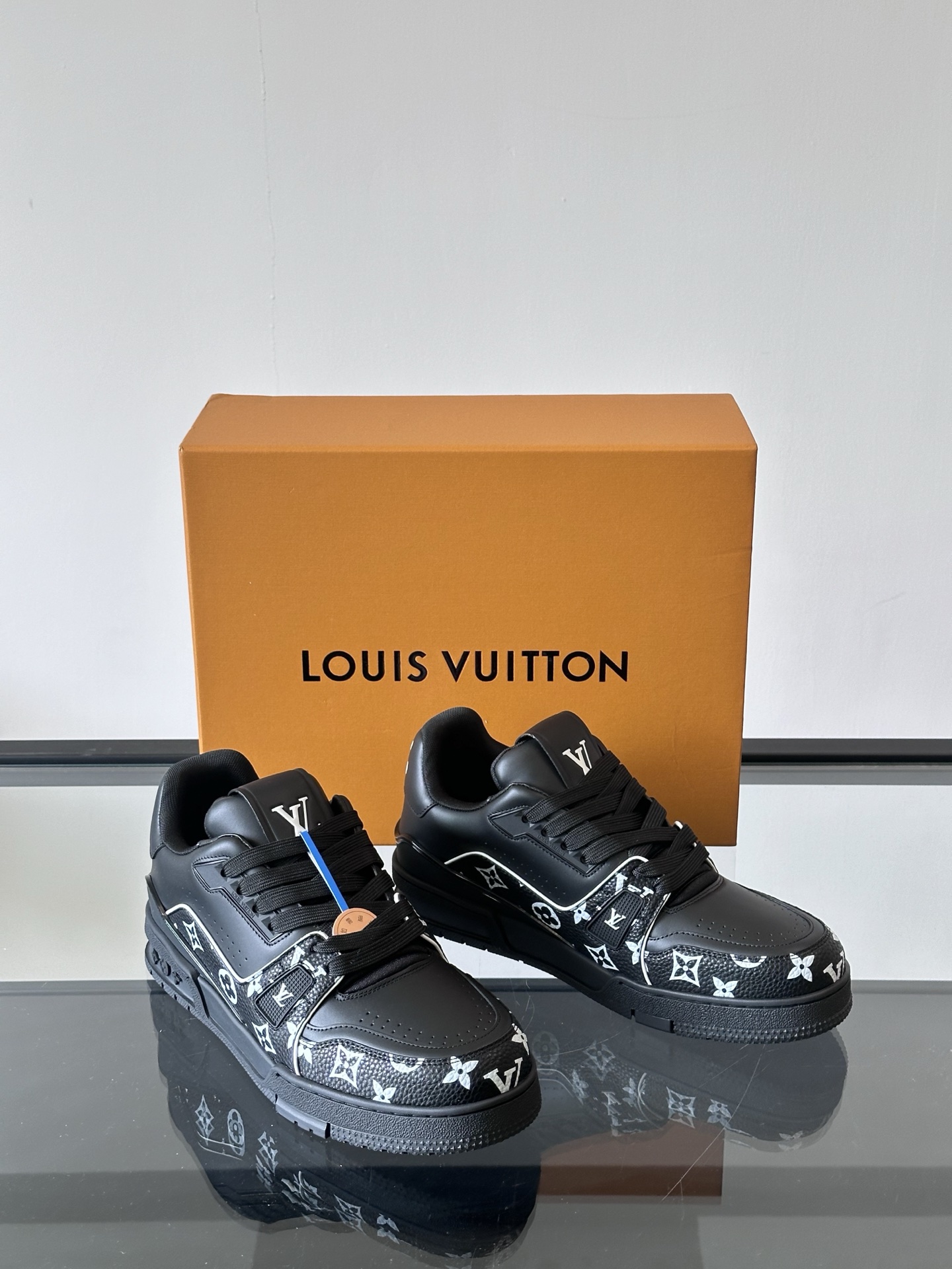 Louis Vuitton Trainer Sneaker - Black Damier Leather, Comfortable Fashion 6 i1743167941423 7316 0 4