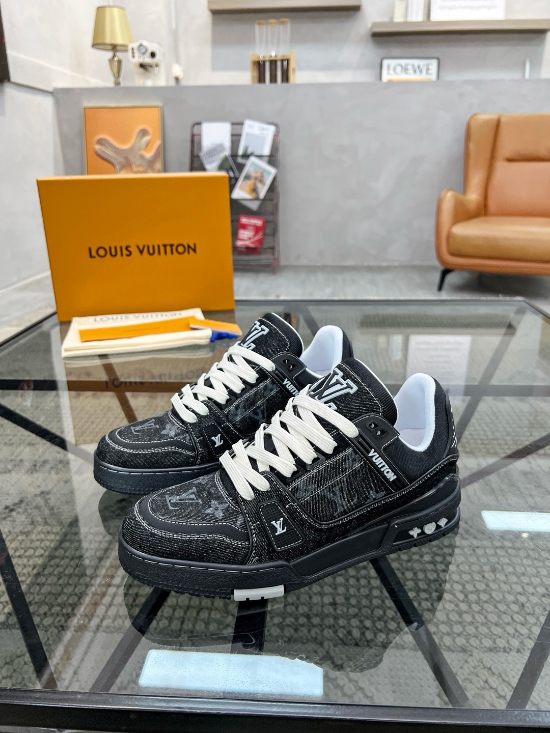 Louis Vuitton Baskets de Sport Trainer en Cuir Damier Noir pour Homme