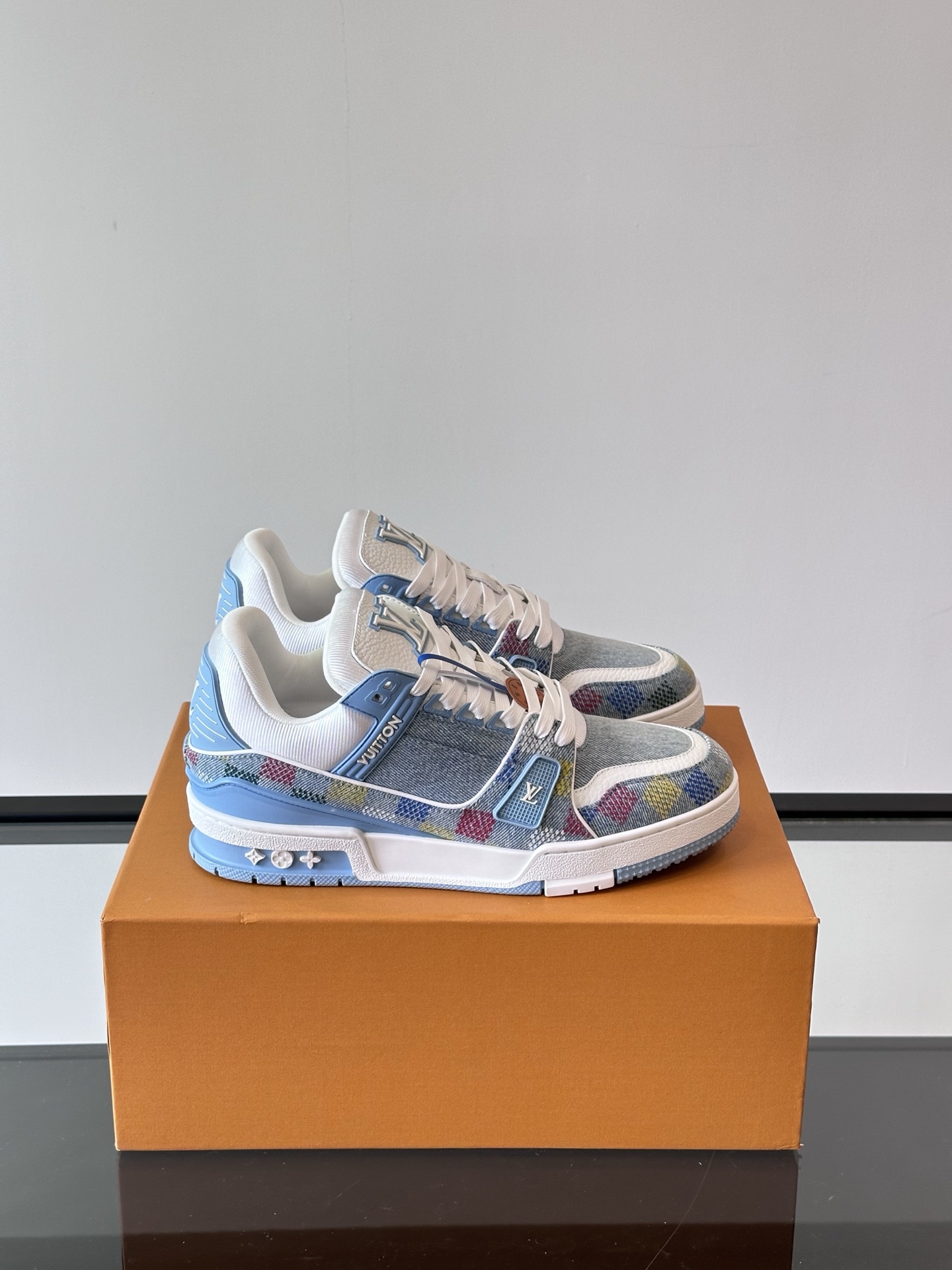 Louis Vuitton Trainer: Zapatillas Deportivas de Lujo con Diseño Damier