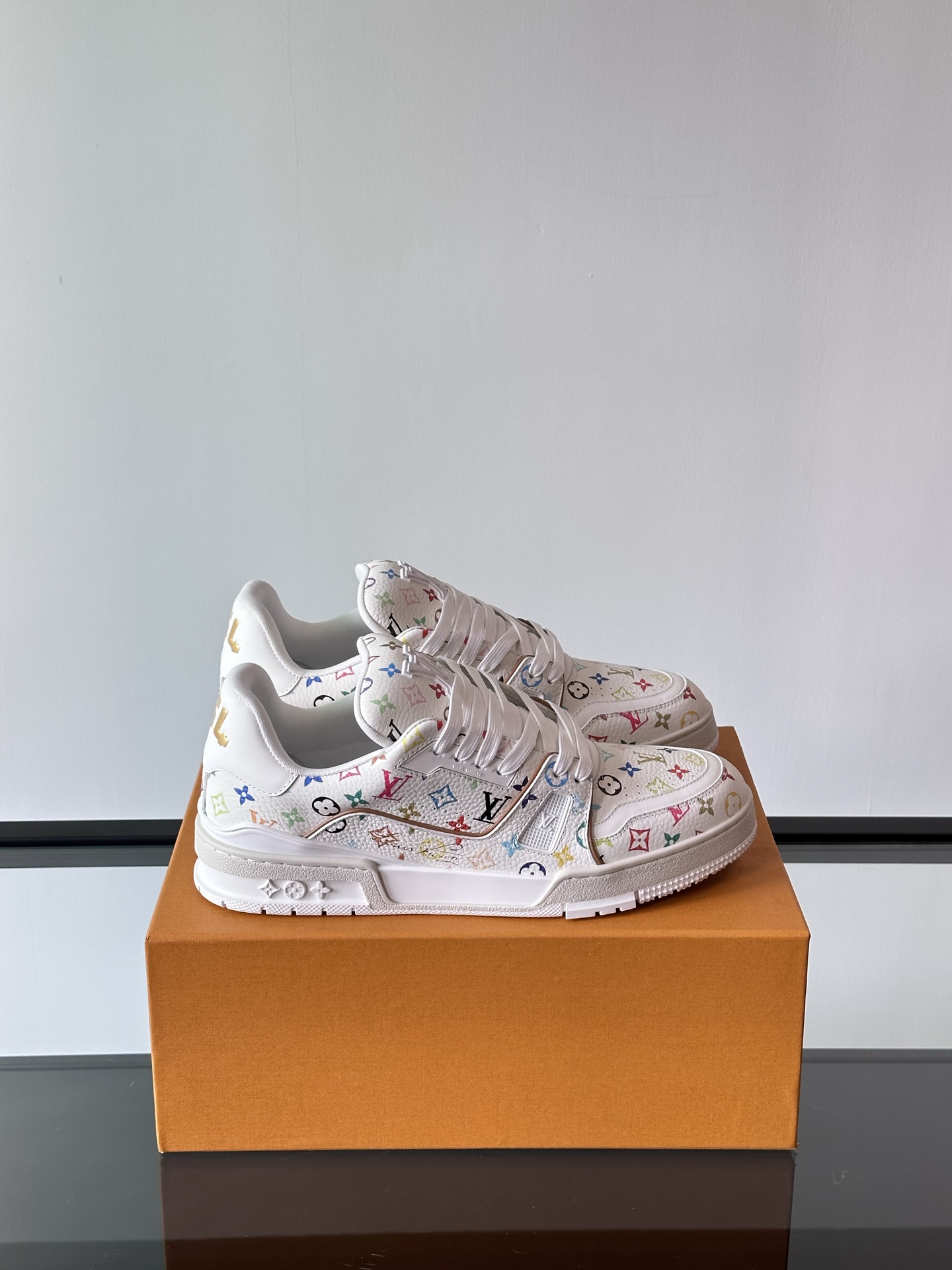 حذاء رياضي Louis Vuitton Trainer بنقشة Damier من جلد البقر