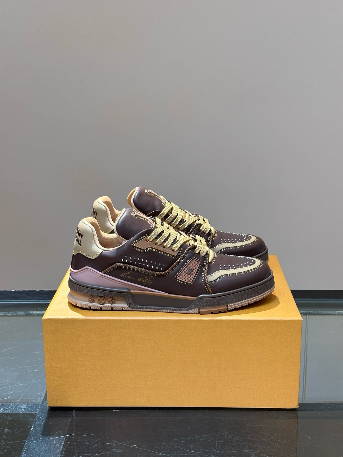 Louis Vuitton Trainer: Elegancia y confort en cada paso. ¡Descúbrelas ya!