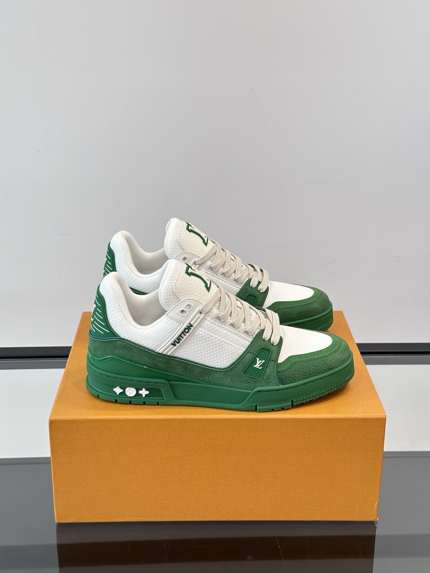 Louis Vuitton Trainer Sneaker in Green and White Leather for Men 2 i1751765382614 8728 0 0