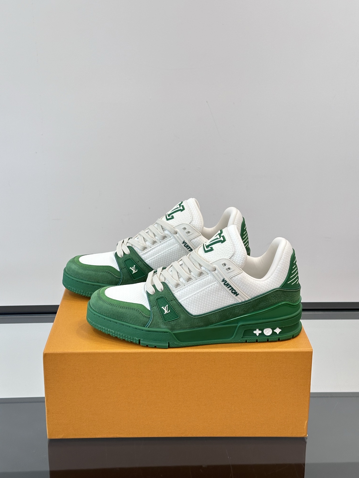 Louis Vuitton Trainer Sneaker in Green and White Leather for Men 4 i1751765384241 1268 0 2